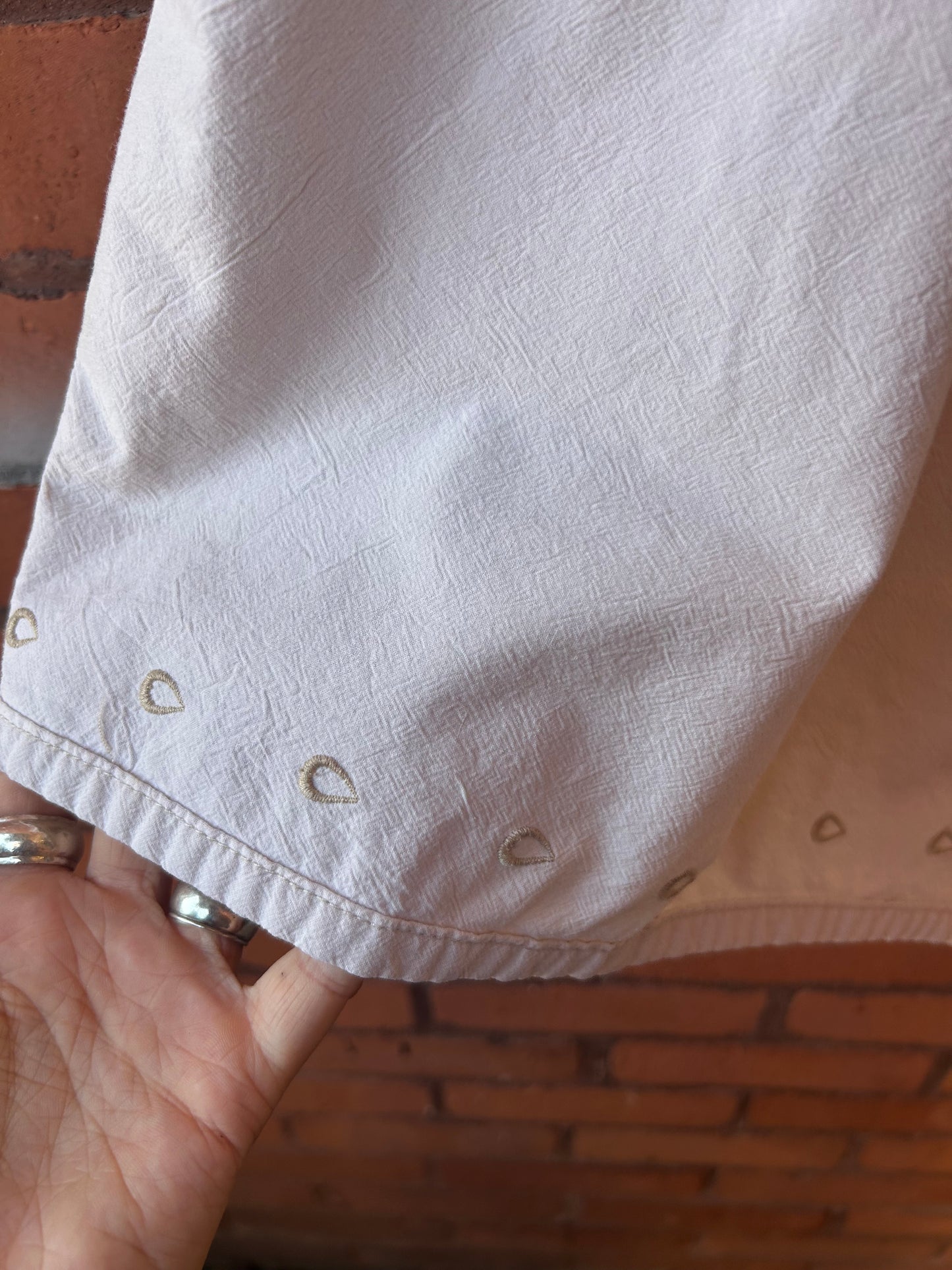 90’s Vintage Beige Cotton Embroidered Casual Shorts / 42-50 Waist