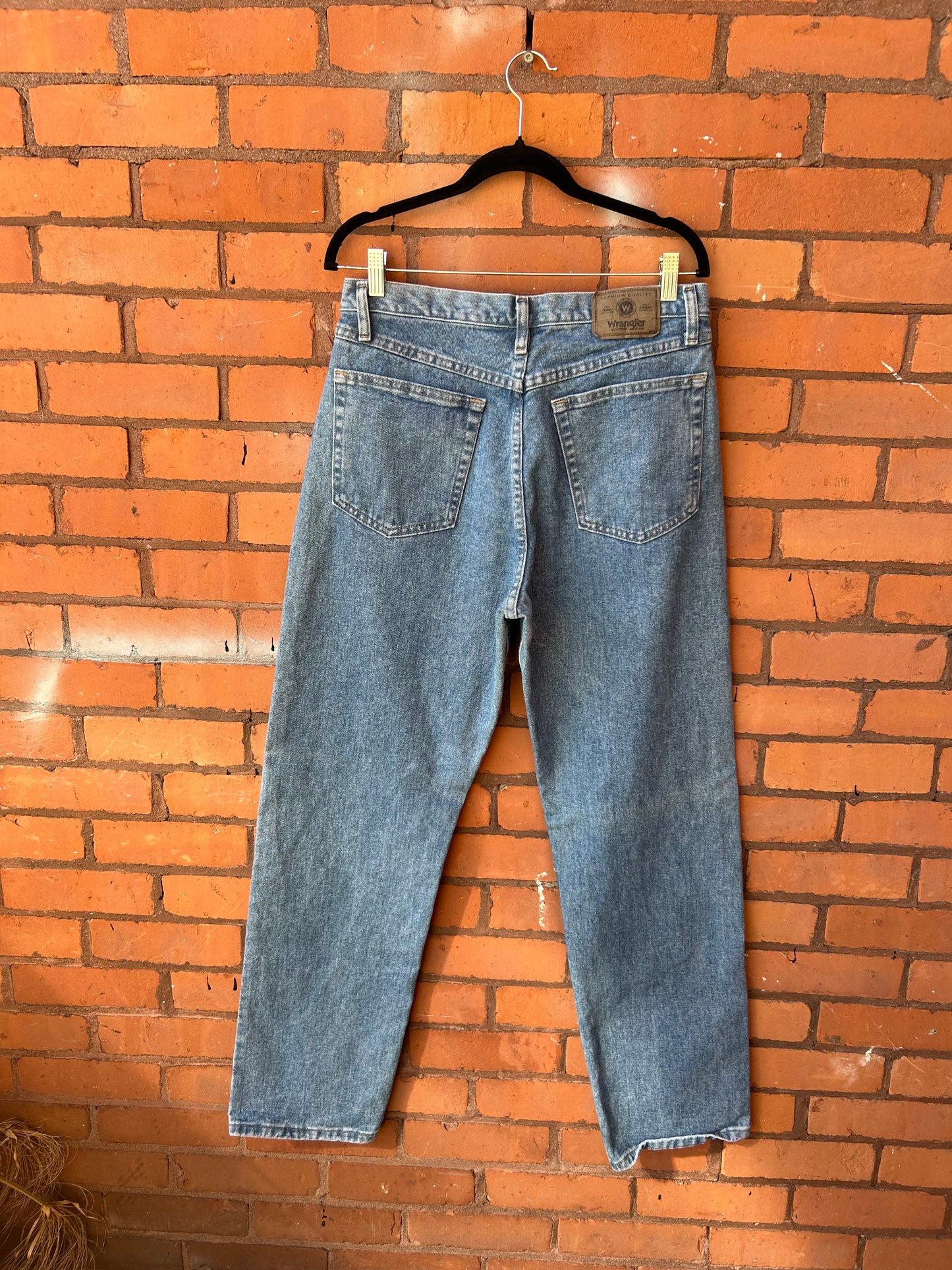90’s Vintage Faded Blue Straight Leg Jeans / 32 Waist