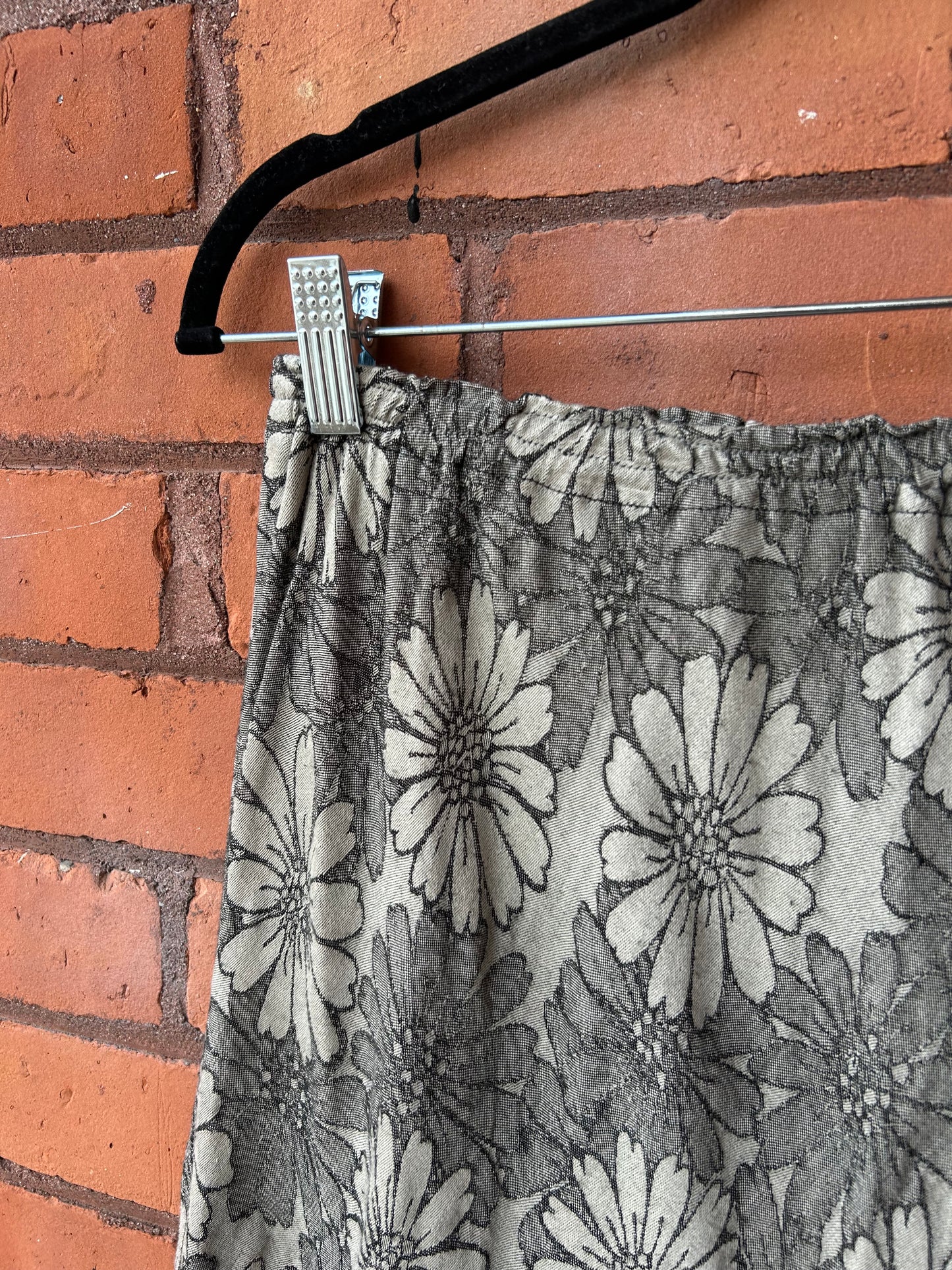 90’s Vintage Grey Floral Midi Skirt / 28 - 32 Waist
