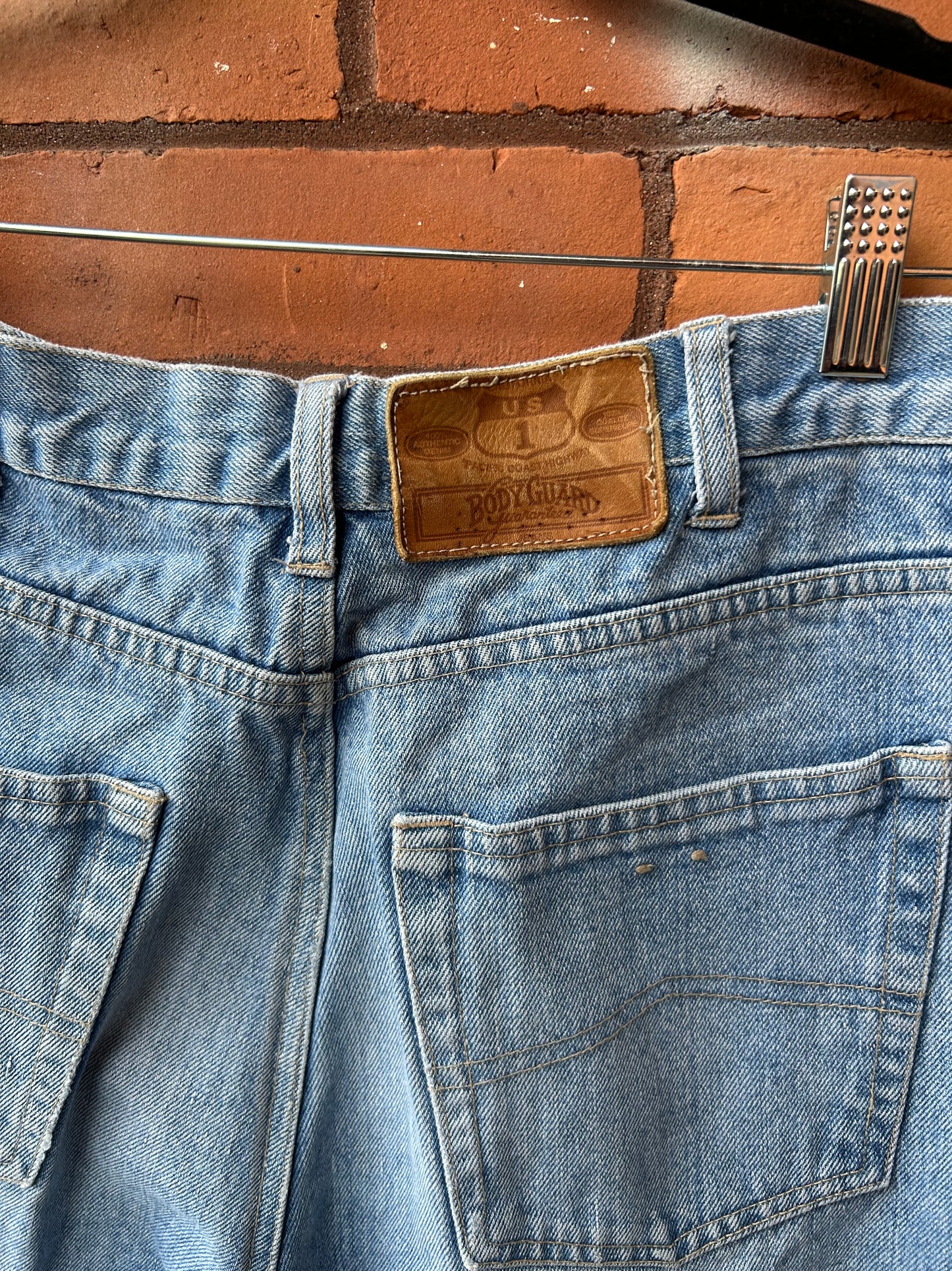 90’s Vintage Classic Light Wash Straight Leg Jeans / 30 Waist