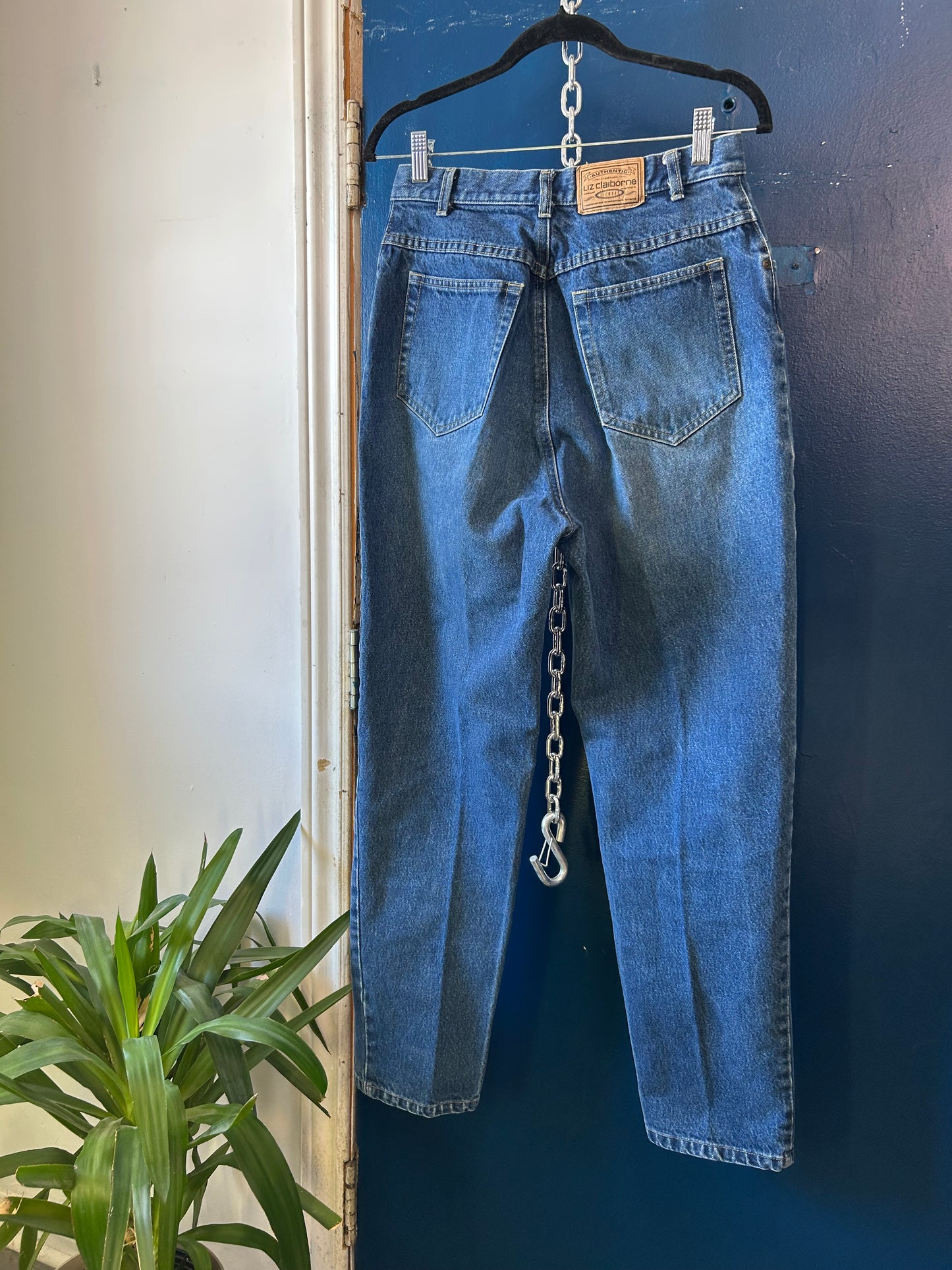 90’s Vintage High Waist Mom Jeans / 28 Waist
