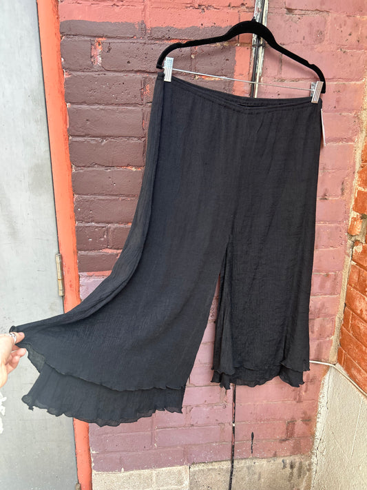 Y2K Vintage Black Flowy Gauchos / 34-38 Waist