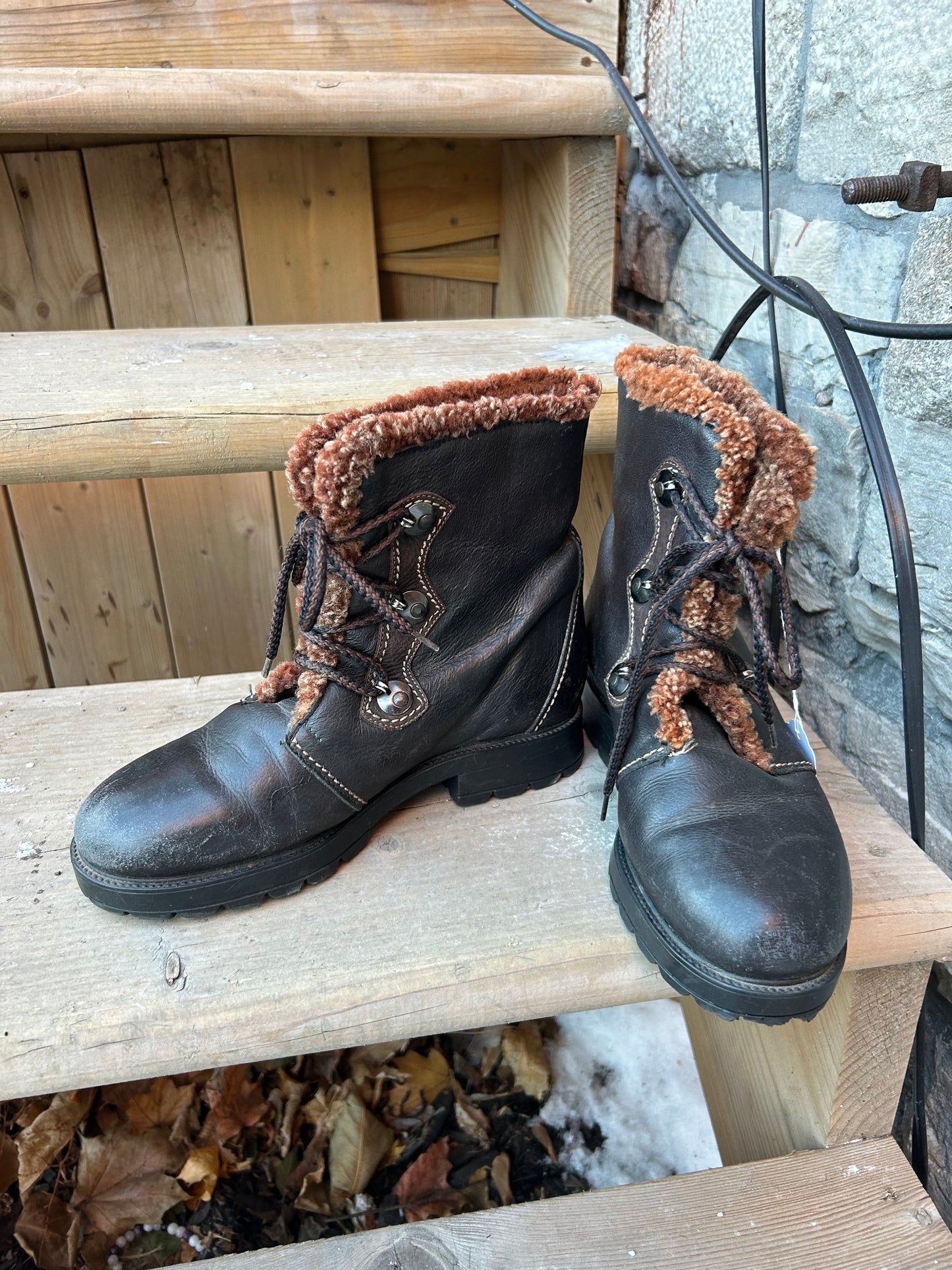 90’s Vintage Pajar Dark Brown Leather Sheepskin Lace Up Boots / Size 9