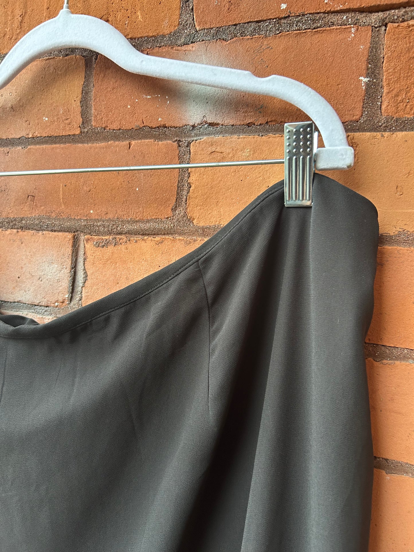 90’s Vintage Black Flowy Midi Skirt / 46 Waist
