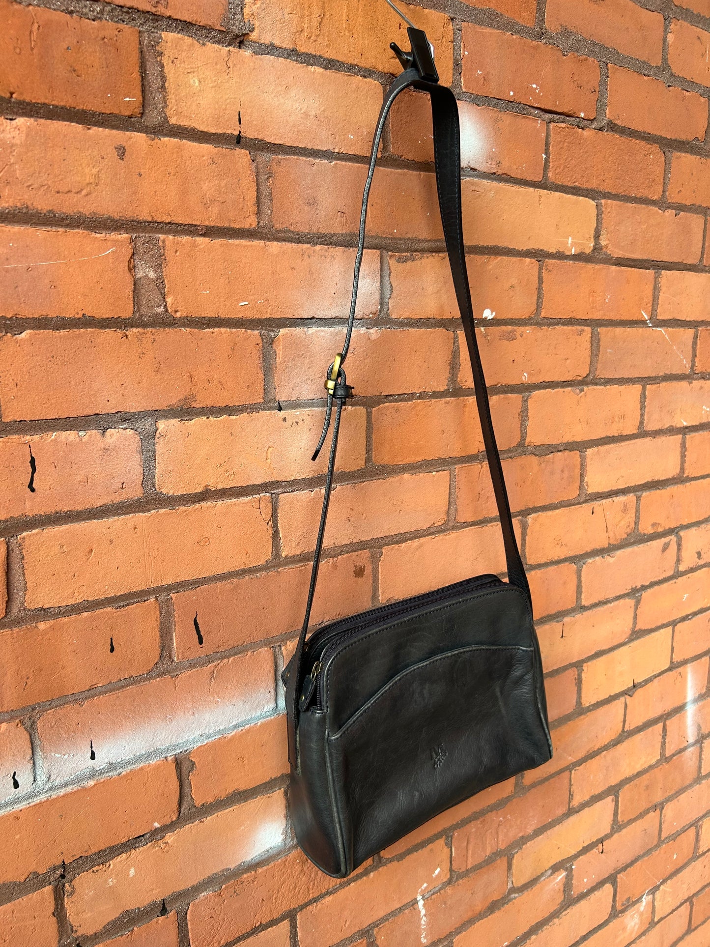 90’s Vintage Black Leather Crossbody Purse