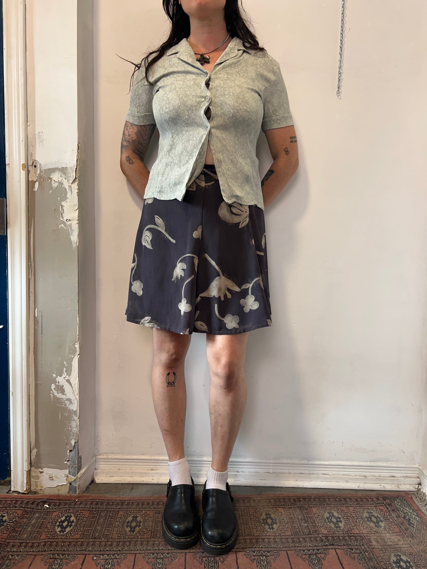 90’s Vintage Grey Floral High Waist Flowy Skirt / 27 Waist