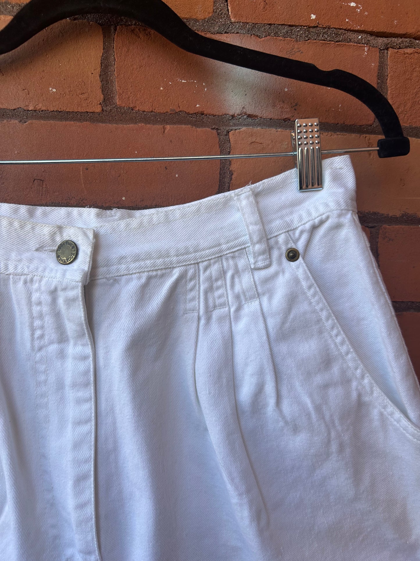 90’s Vintage White Denim High Waist Pleated Shorts / 30 Waist