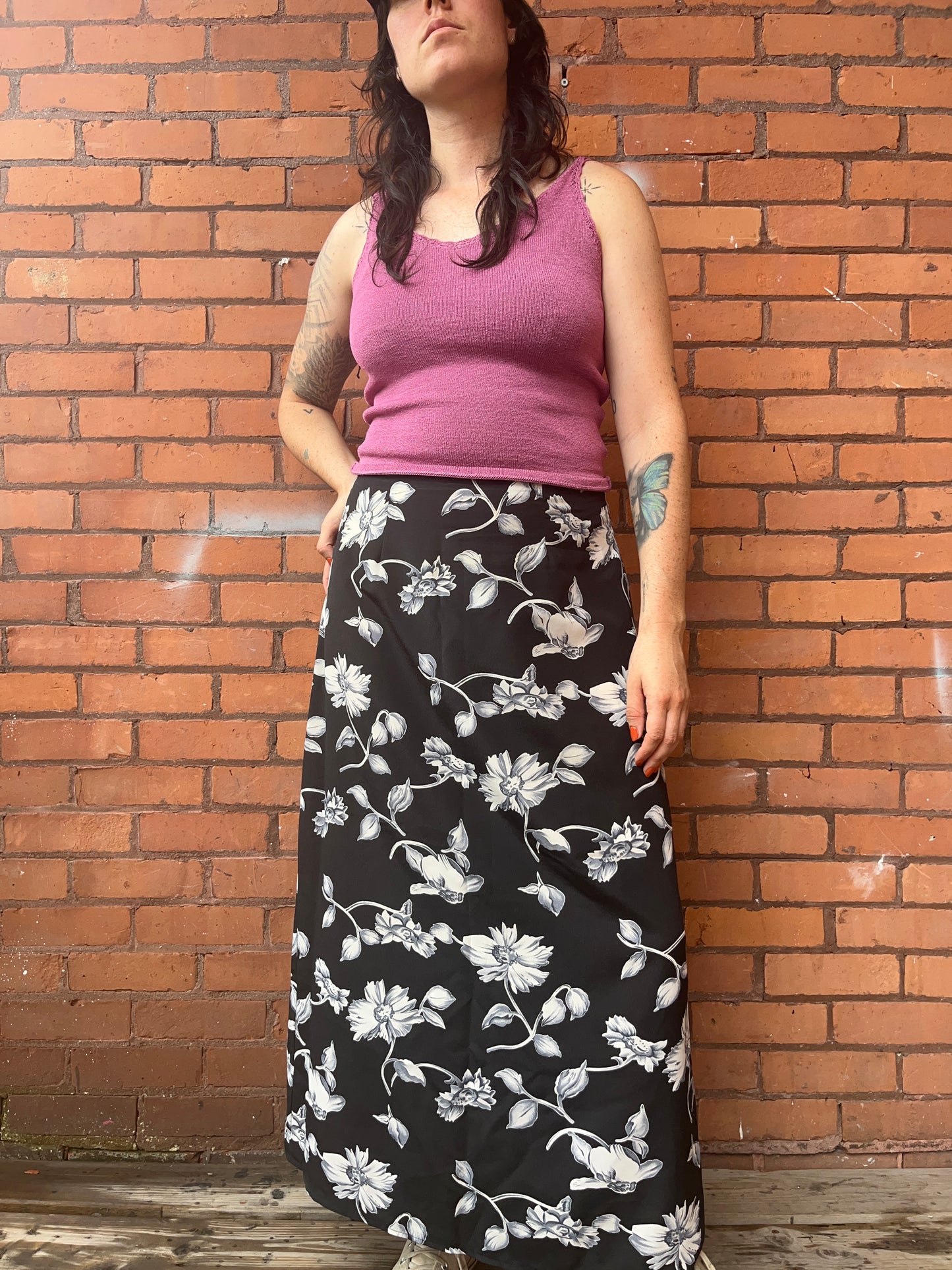 90’s Vintage Black & White Floral Maxi Skirt / 32 Waist