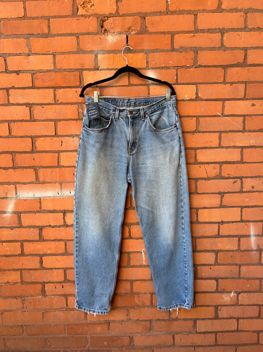 90’s Vintage Levi’s Faded Blue Distressed Jeans / 32 Waist