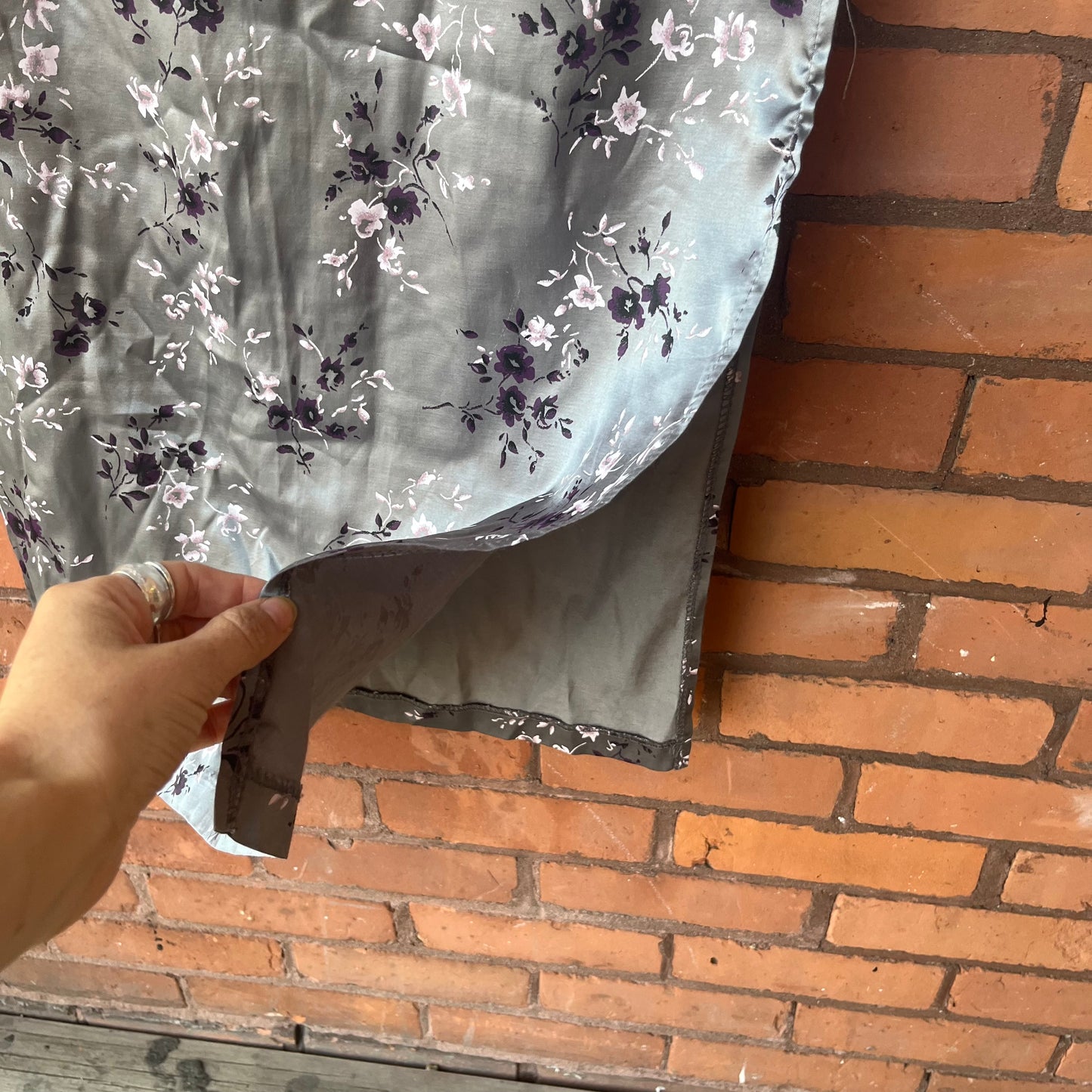 90’s Vintage Lavender Floral Sleek Satin Midi Skirt / 26 Waist