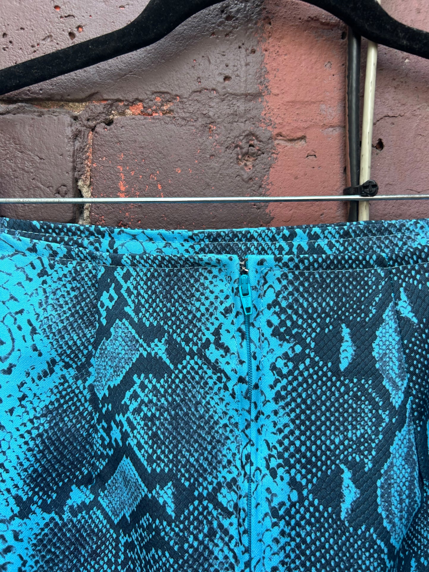 90's Vintage Blue Snake Skin Print Mini Skirt / 28 Waist