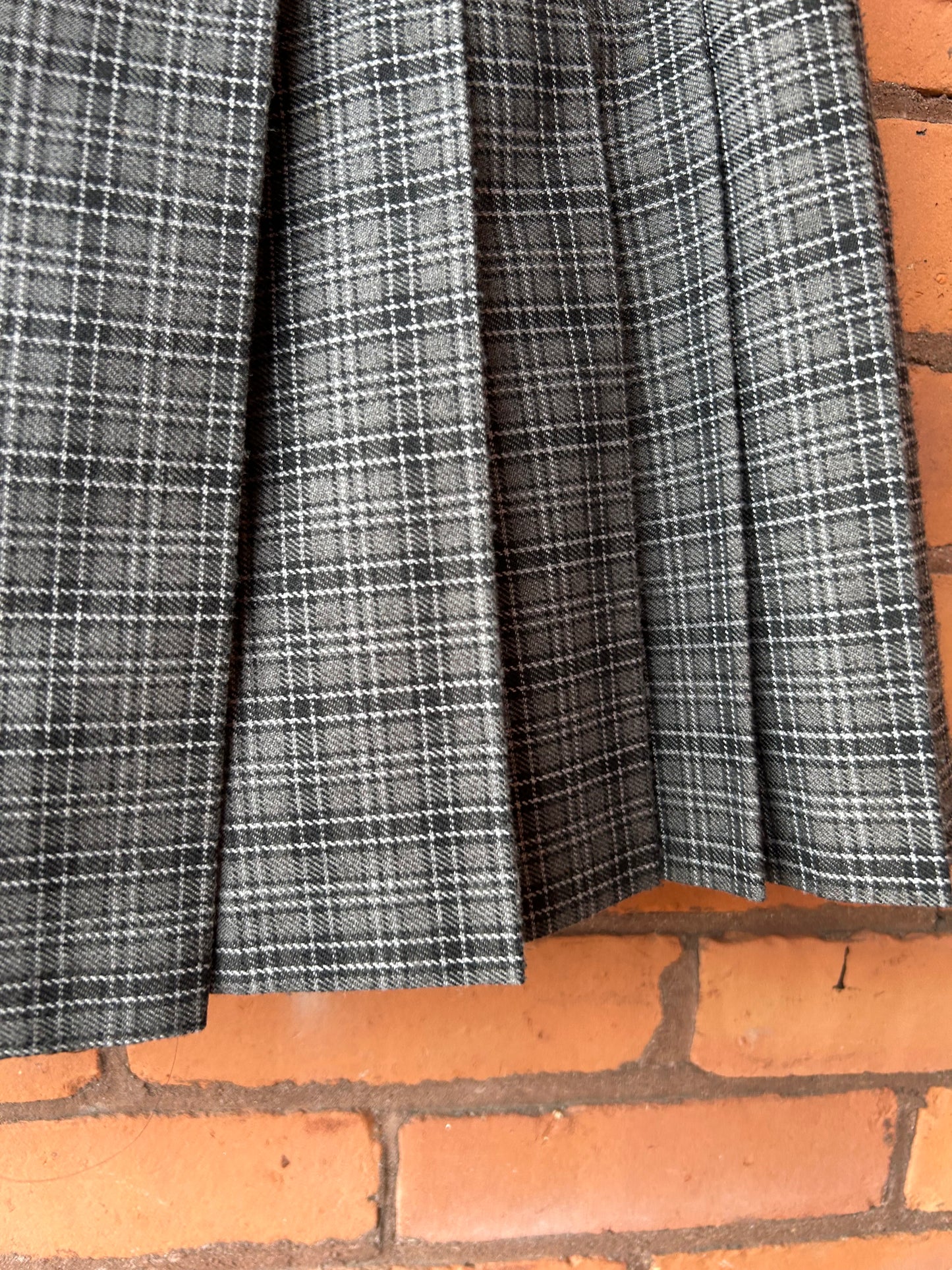 90’s Vintage Grey Plaid Pleated Mini Skirt / 30 Waist