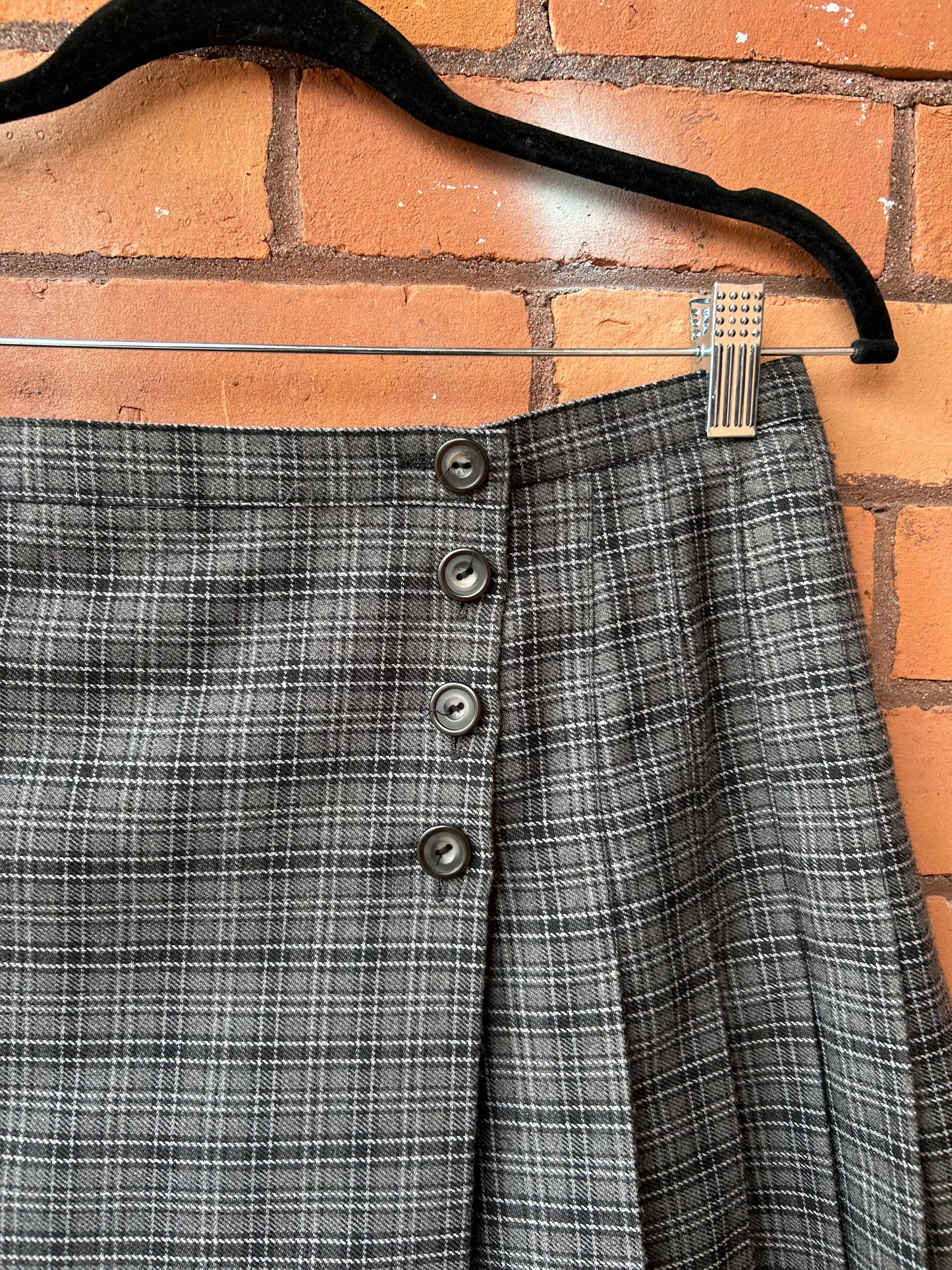 90’s Vintage Grey Plaid Pleated Mini Skirt / 30 Waist