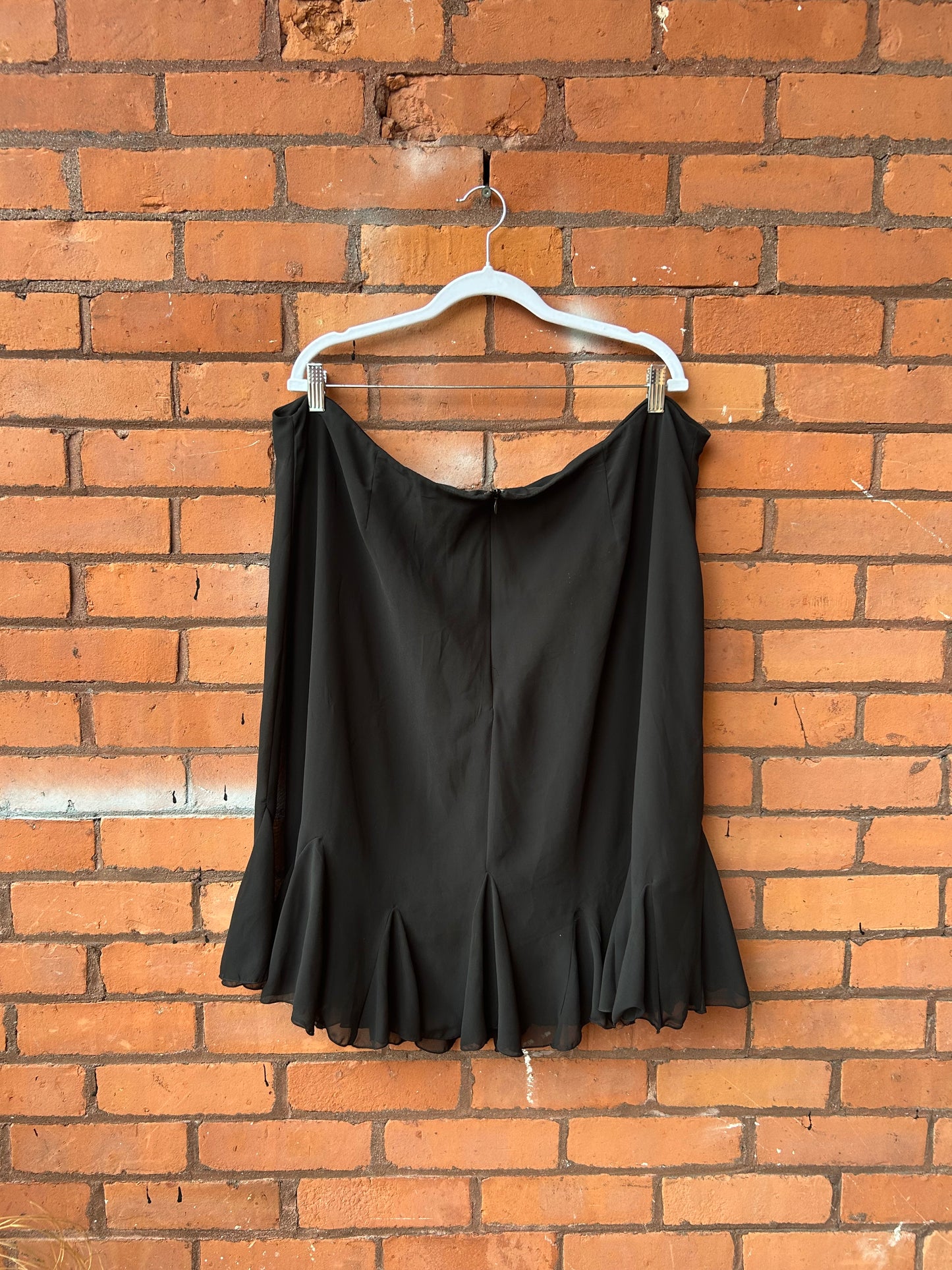 90’s Vintage Black Flowy Midi Skirt / 46 Waist