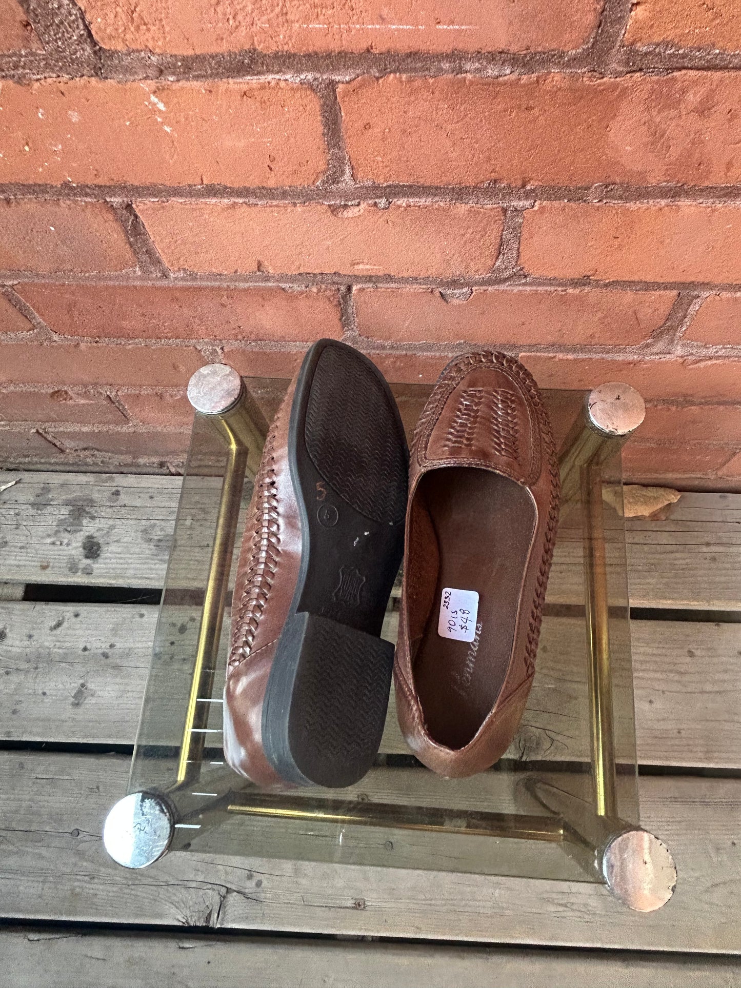 90’s Vintage Brown Leather Cut Out Loafers / Size 5