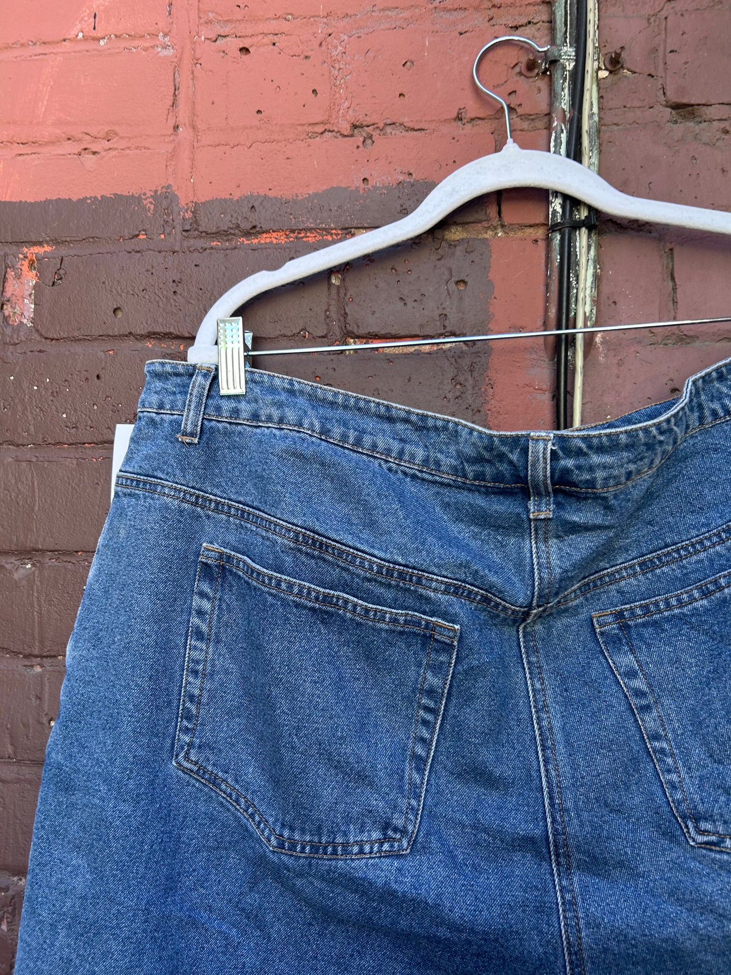 90’s Vintage Classic Denim Mid Length Jorts / 42 Waist