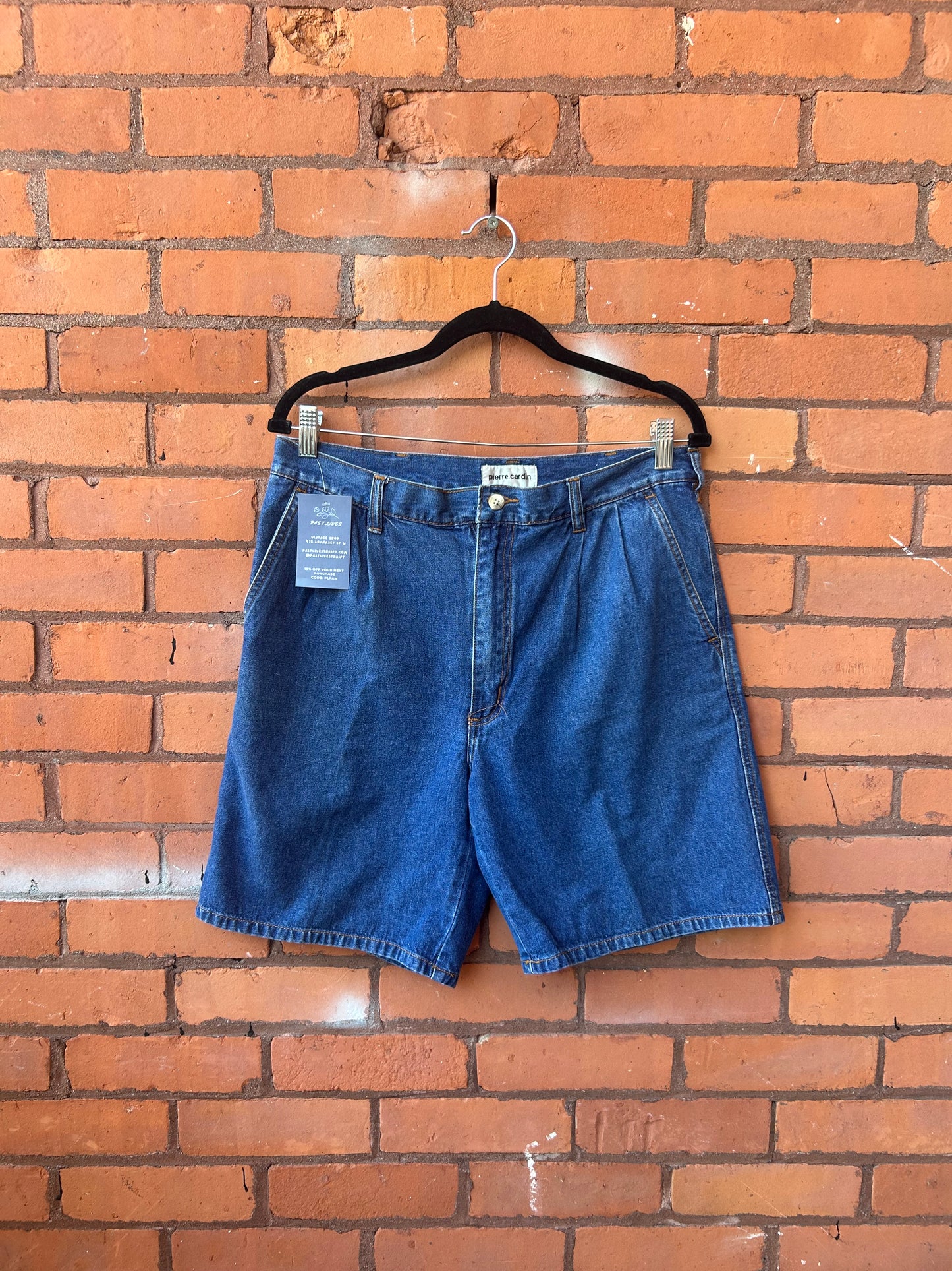 90’s Vintage Pleated Denim Shorts / 34 Waist