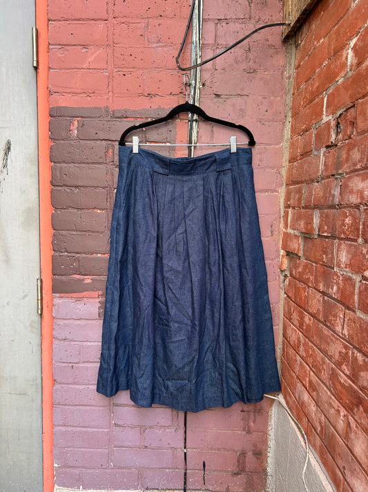 80's Vintage Dark Denim Pleated Midi Skirt / 34 Waist