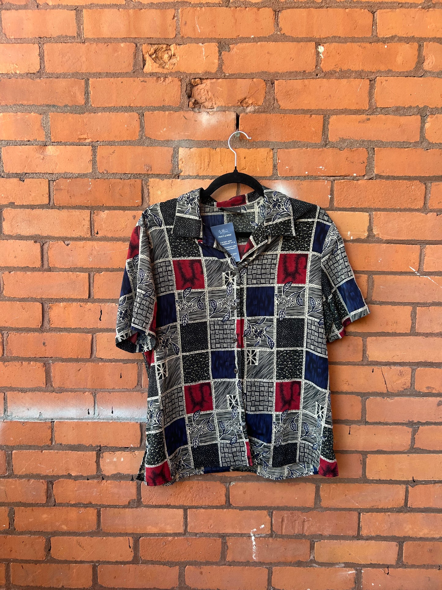 90’s Vintage Red & Navy Print Short Sleeve Button Down / Size M