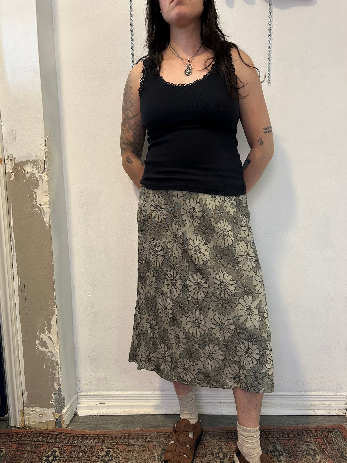 90’s Vintage Grey Floral Midi Skirt / 28 - 32 Waist