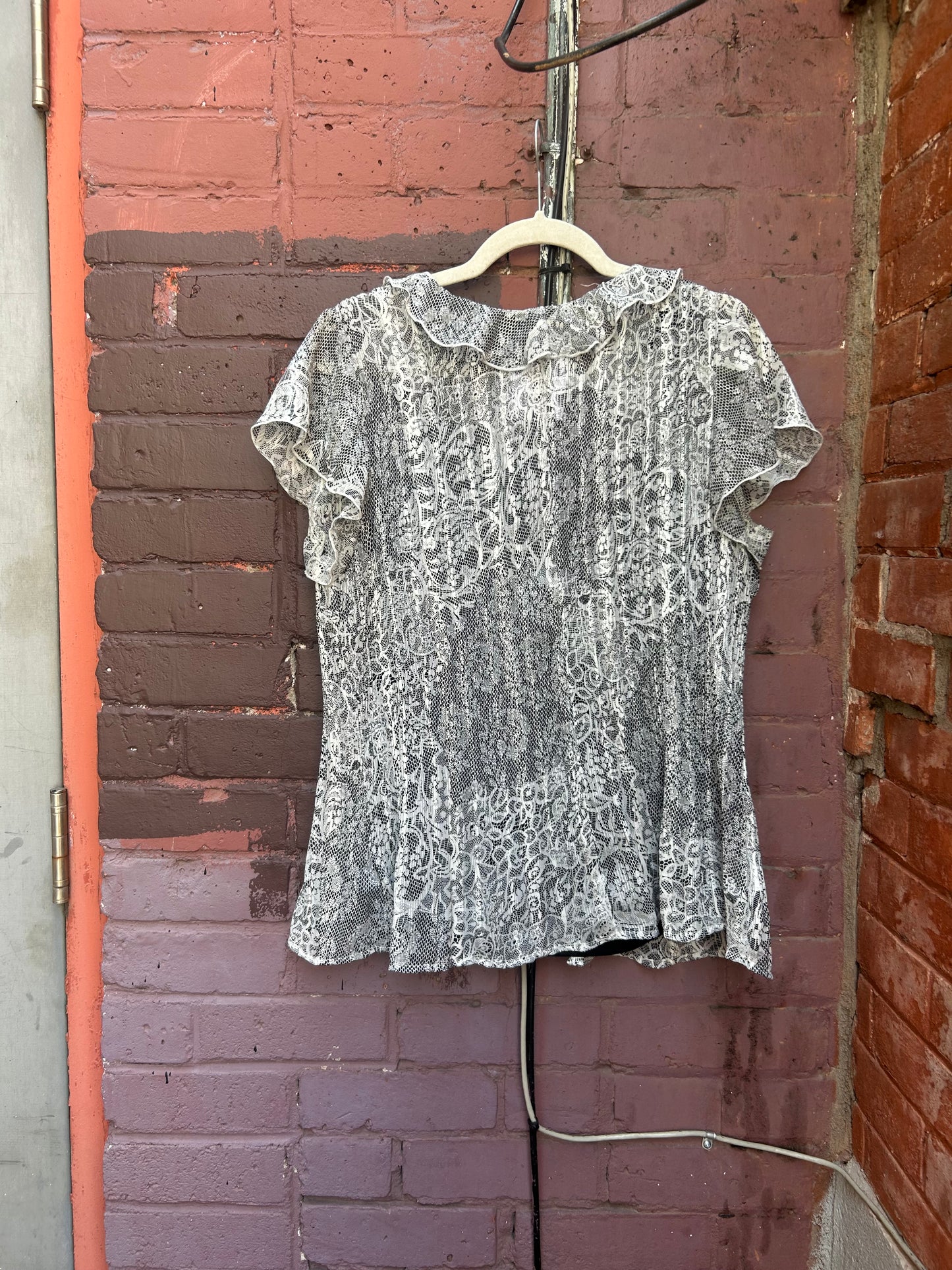 90's Vintage White & Black Lace Print Ruffle Blouse & Tank / Size XL