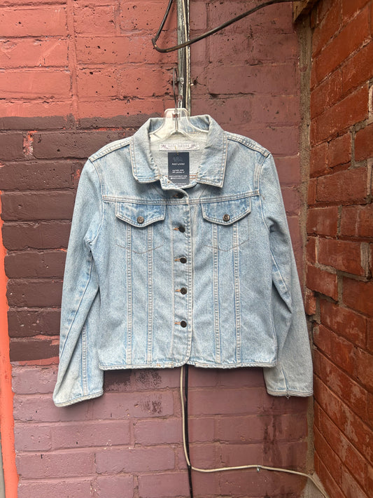 90's Vintage Light Wash Denim Jacket / Size M