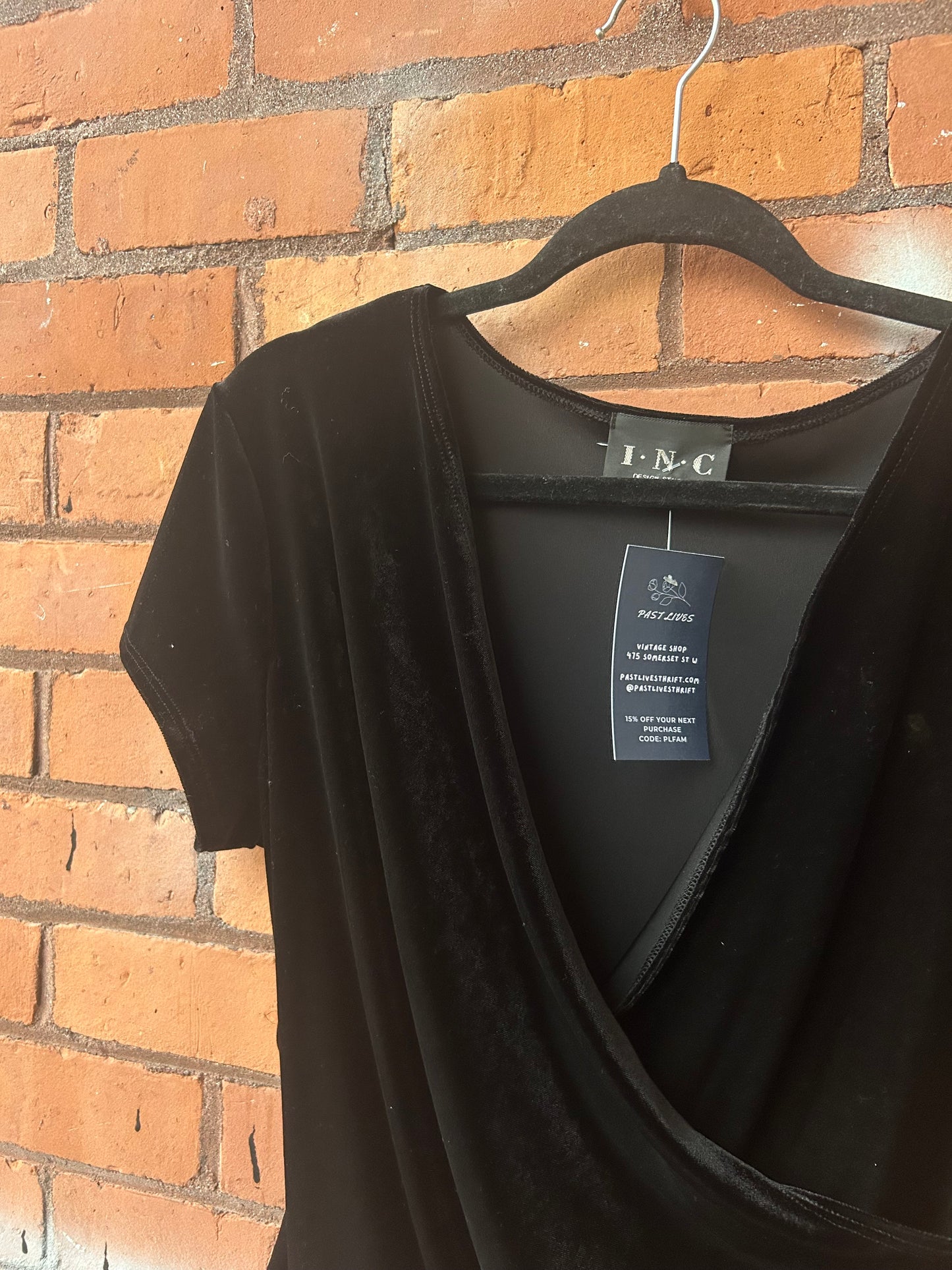 90’s Vintage Black Velvet V-Neck Tee / Size L