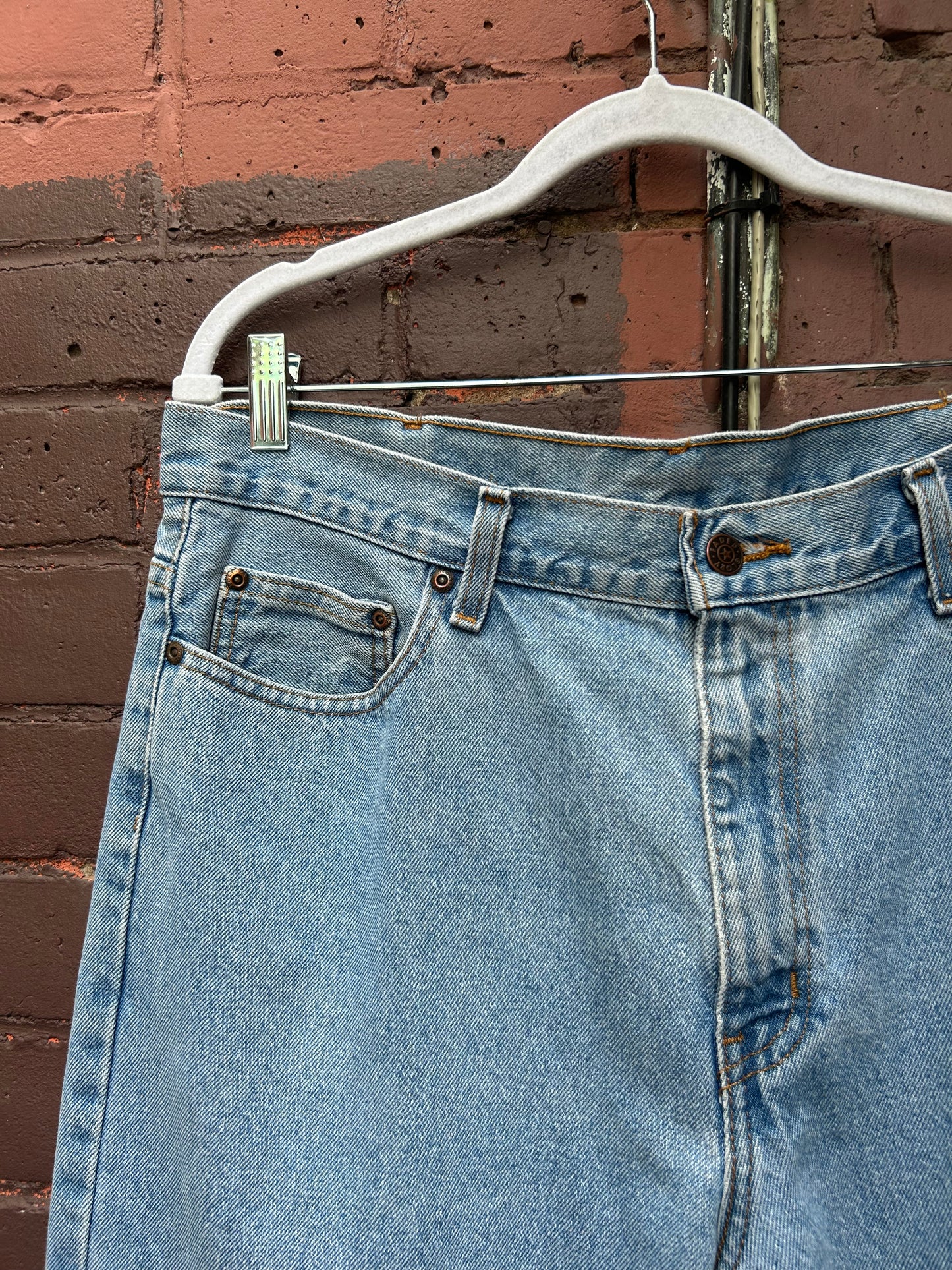 90’s Vintage Classic Light Wash Straight Leg Jeans / 38 Waist