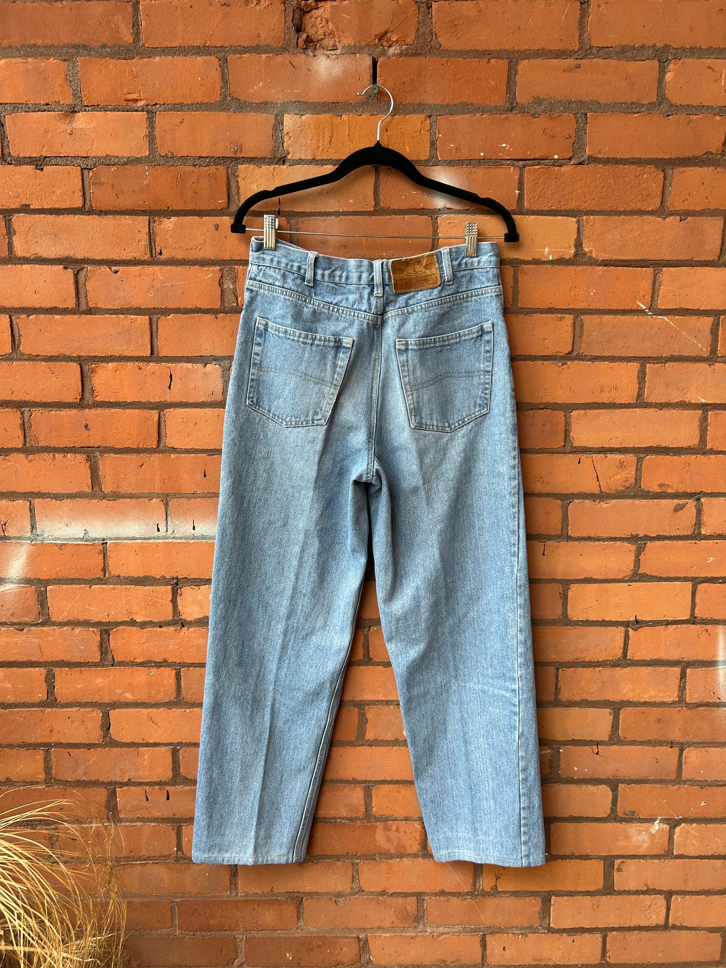 90’s Vintage Classic Light Wash Straight Leg Jeans / 30 Waist