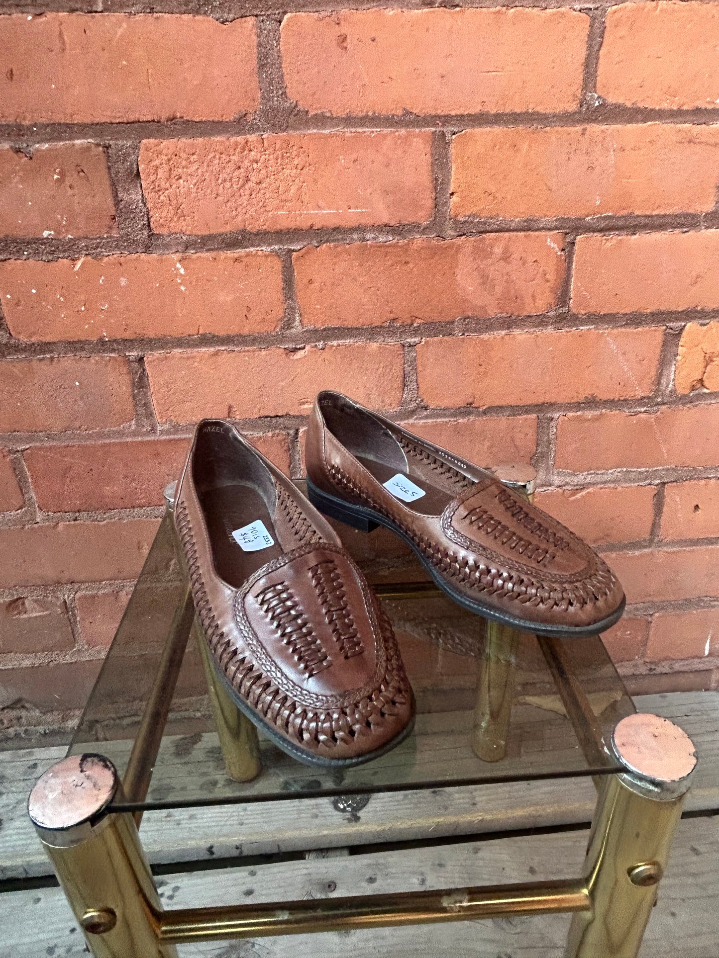 90’s Vintage Brown Leather Cut Out Loafers / Size 5