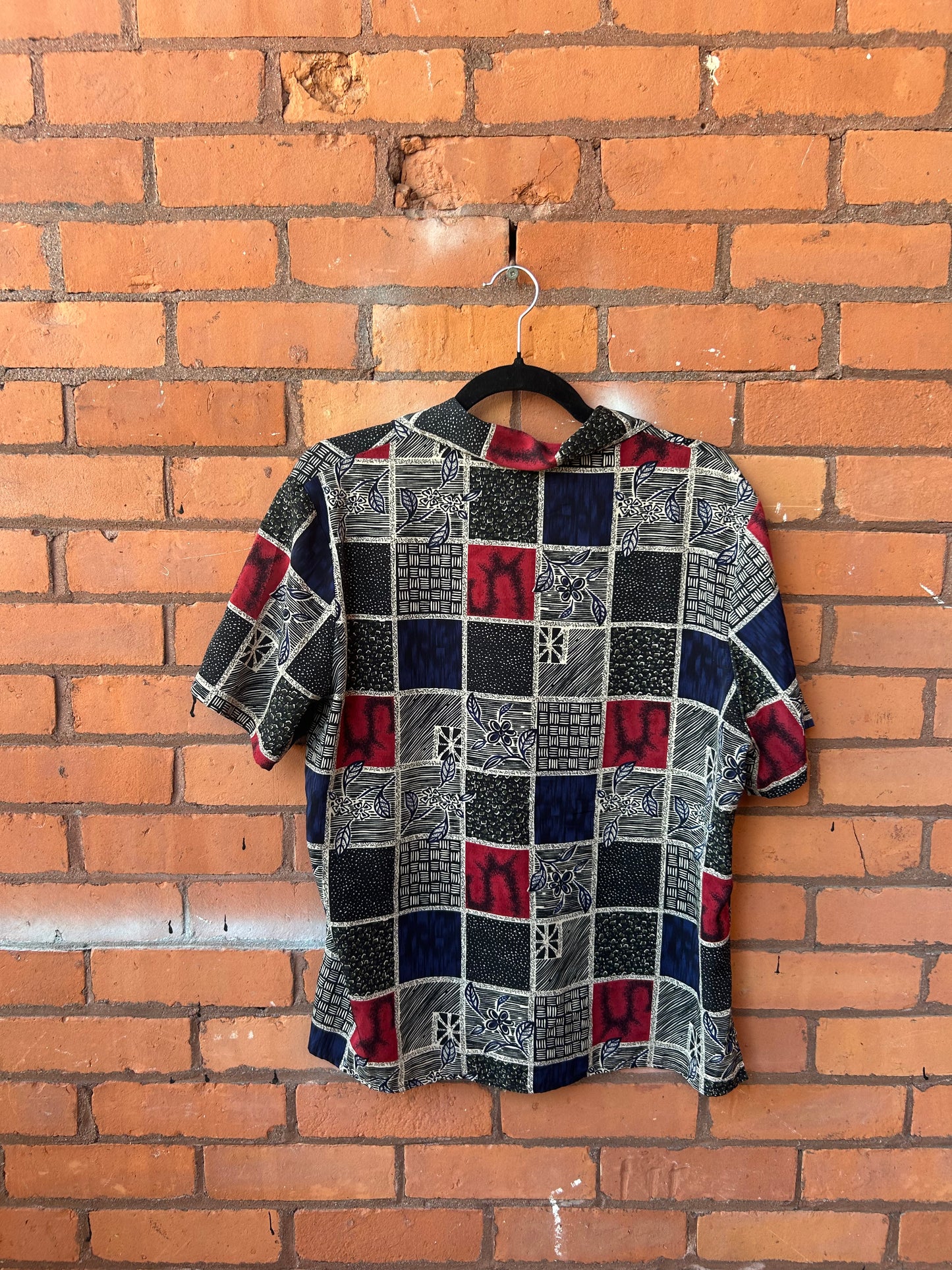 90’s Vintage Red & Navy Print Short Sleeve Button Down / Size M