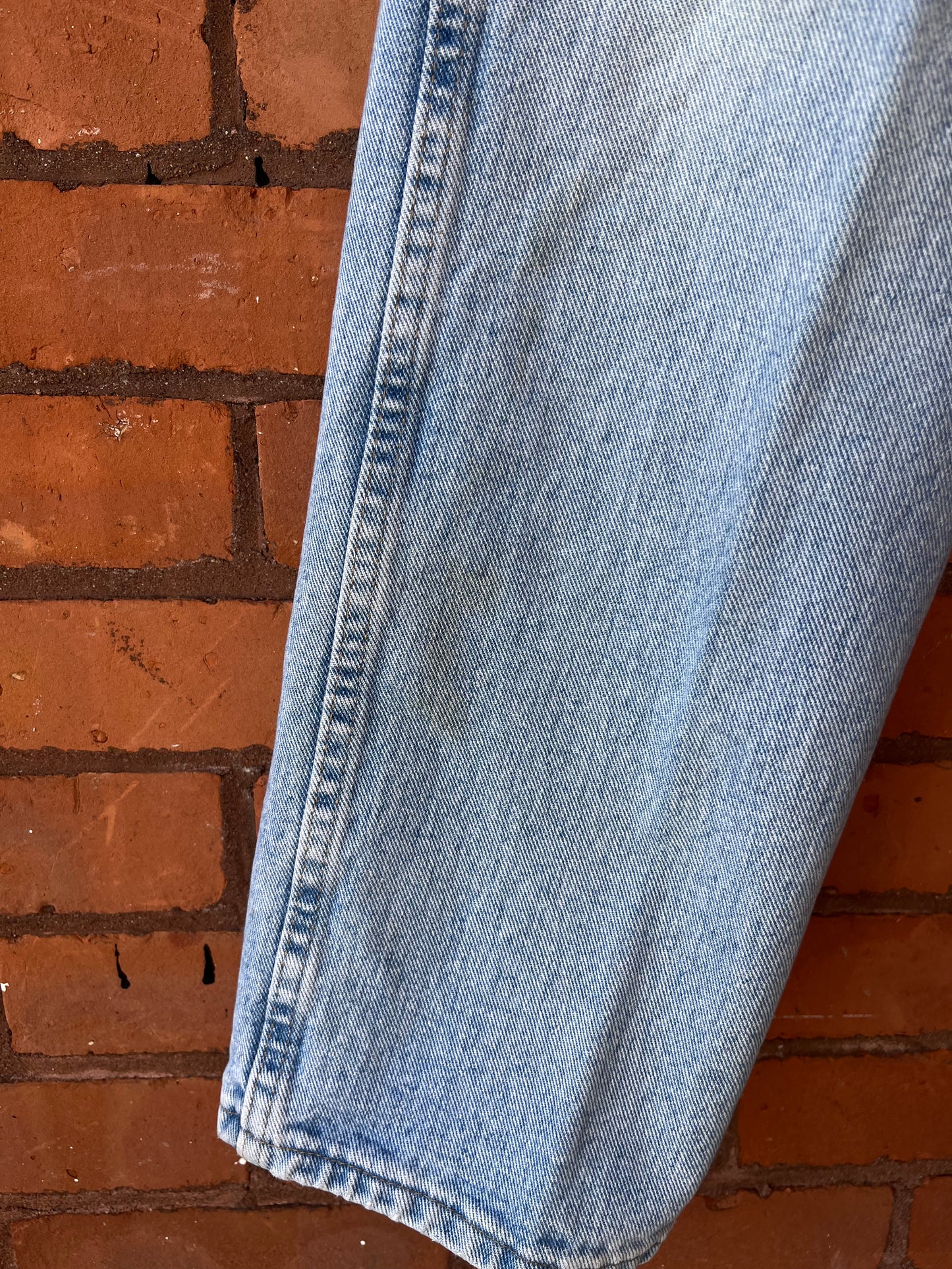90’s Vintage Wrangler Light Wash Straight Leg Jeans / 33 Waist