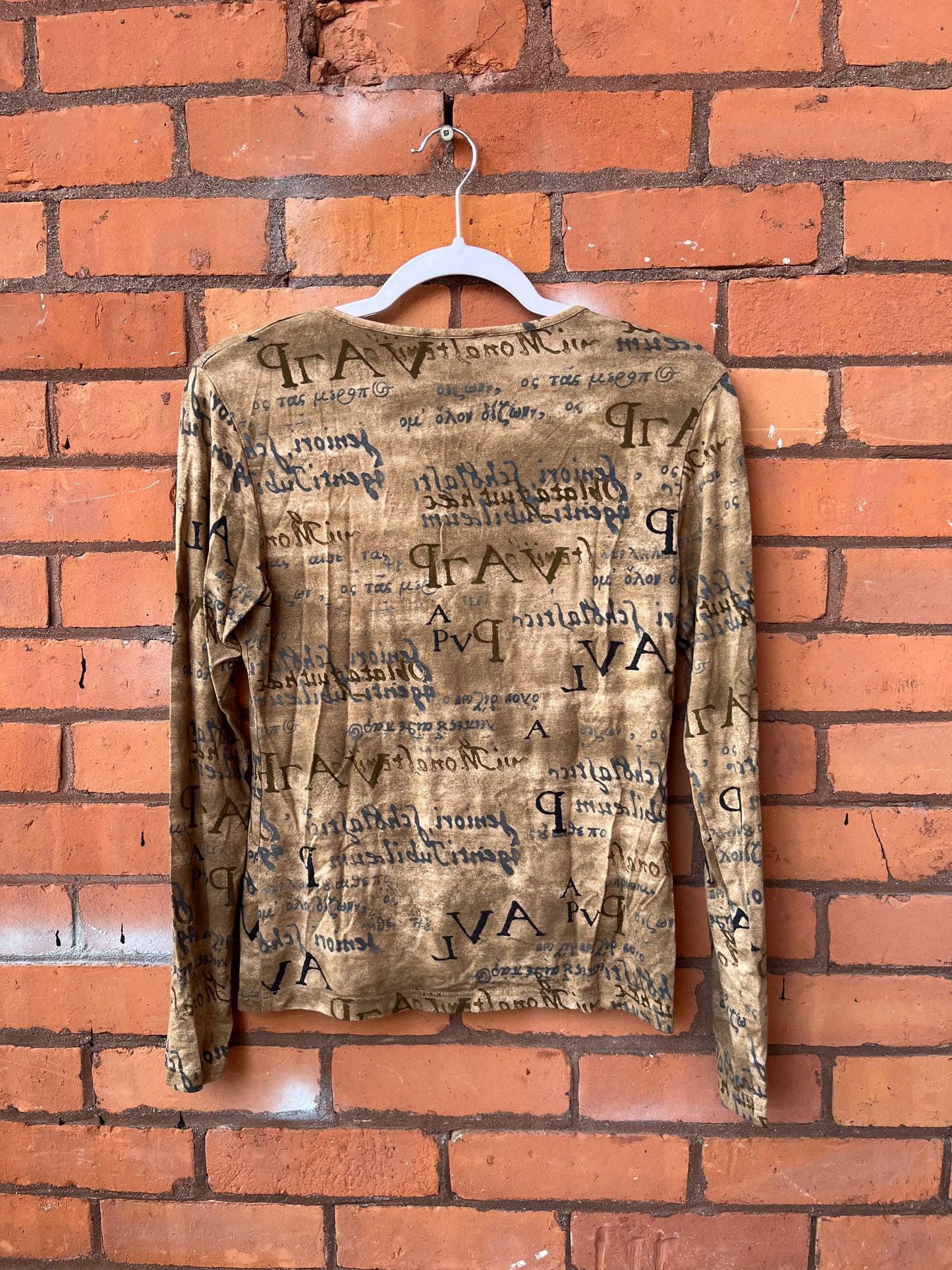 Y2K Vintage Beige Script Fitted Longsleeve / Size M-L