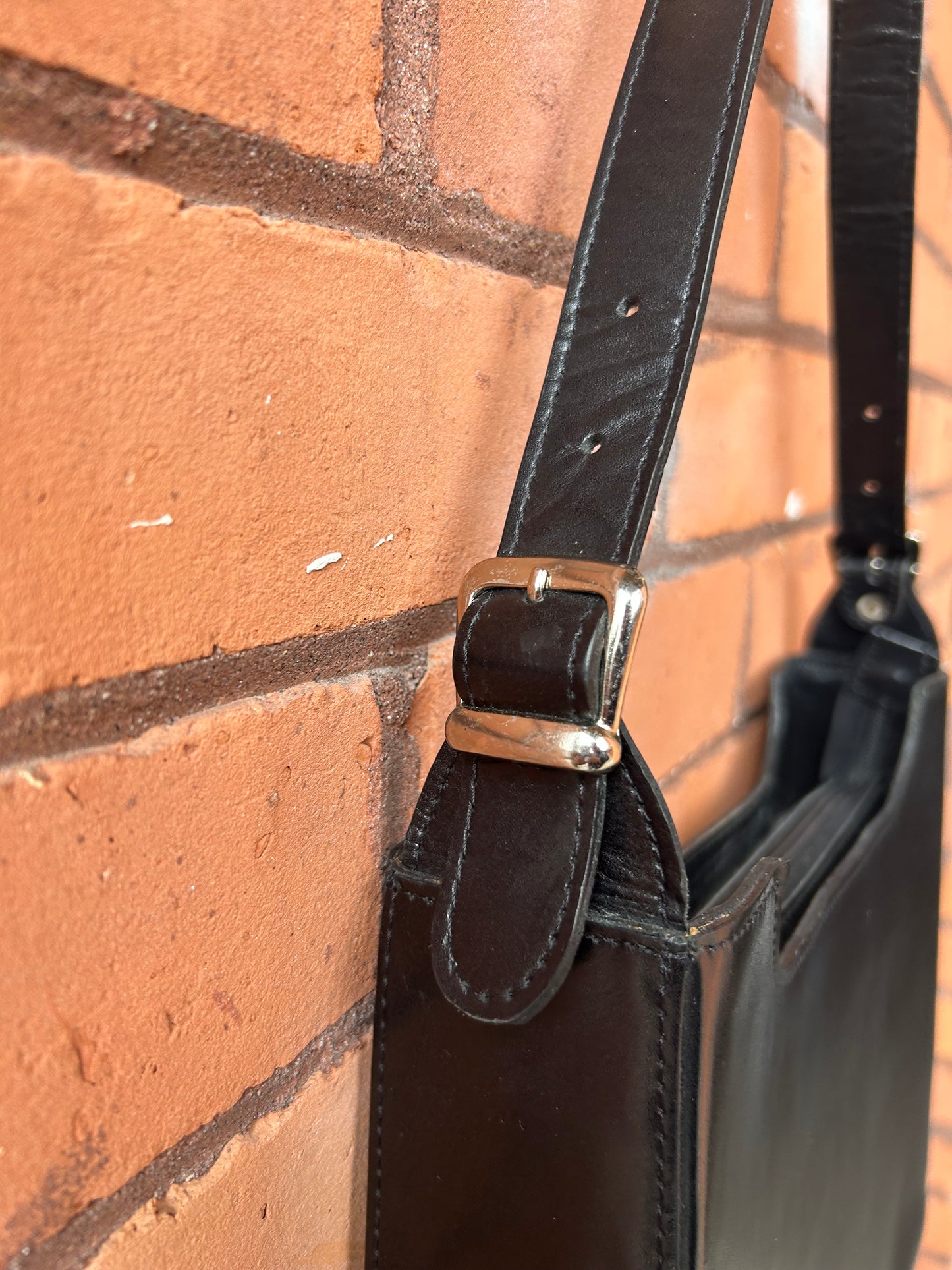 90’s Vintage Black Leather Structured Shoulder Purse
