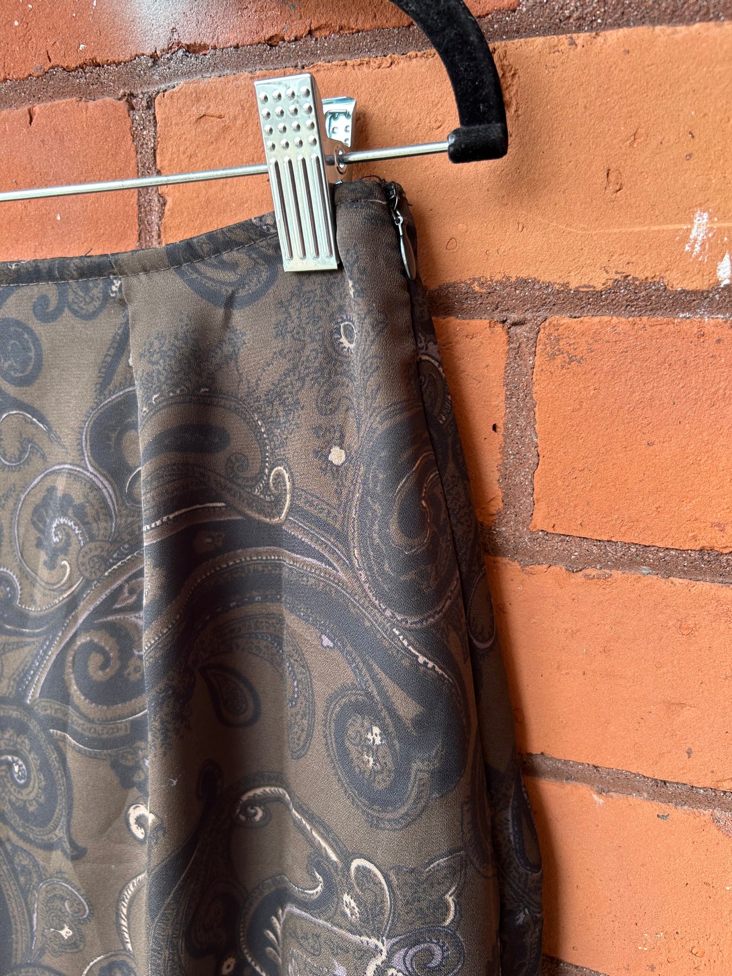 90’s Vintage Green & Black Paisley Maxi Skirt / 28 Waist