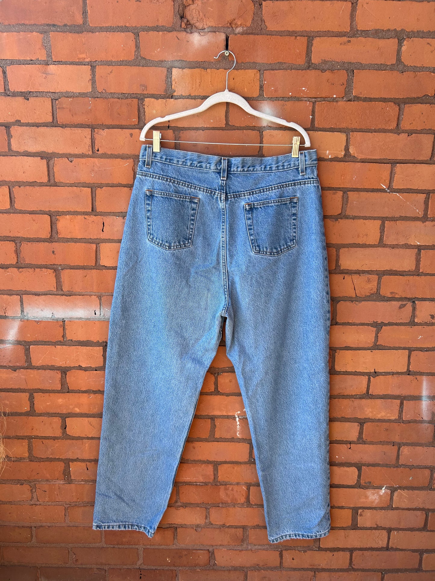 90’s Vintage Classic Light Wash Straight Leg Jeans / 38 Waist