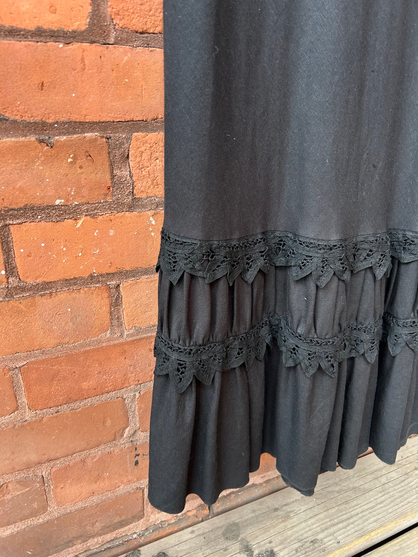 90’s Vintage Black Eyelet Lace up Linen Blend Maxi Dress / Size 14-16