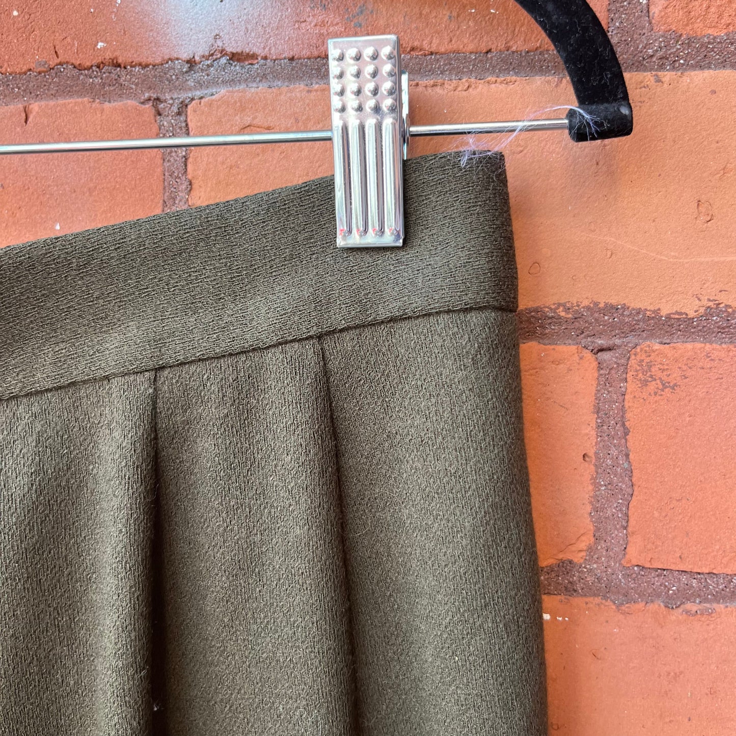 90’s Vintage Army Green Wool Pleated Trousers / 30 Waist