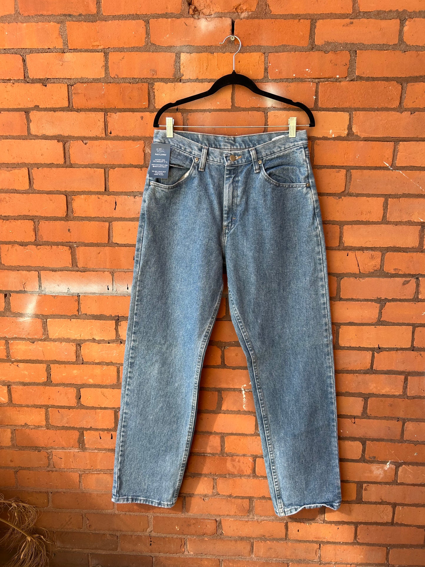 90’s Vintage Faded Blue Straight Leg Jeans / 32 Waist
