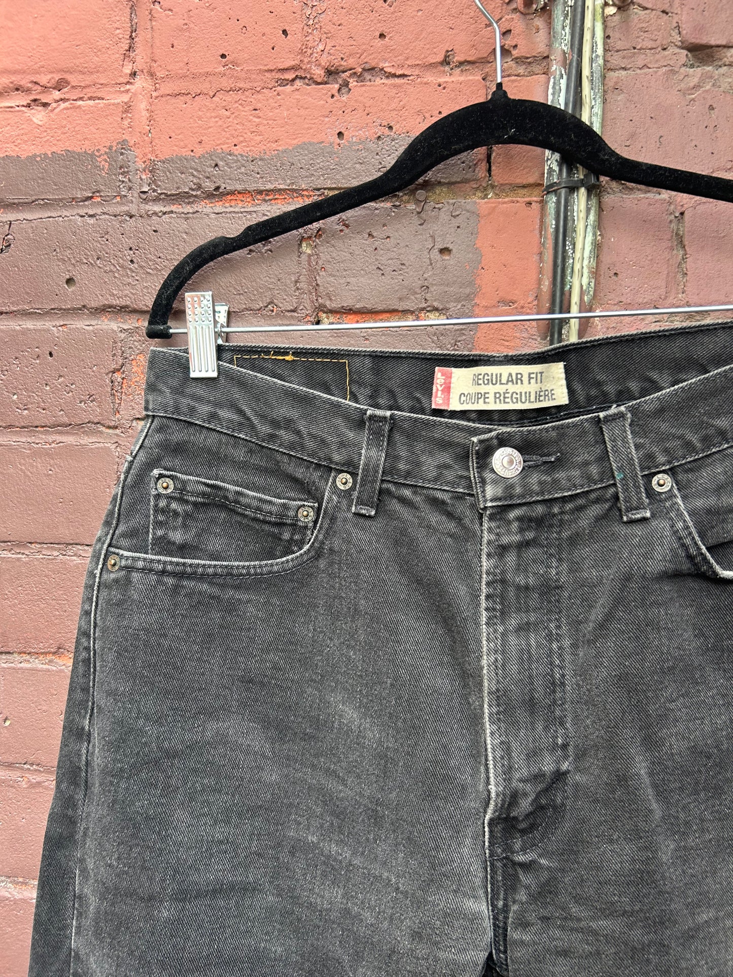 90’s Vintage Levi’s Petite Black Straight Leg Jeans / 34 Waist