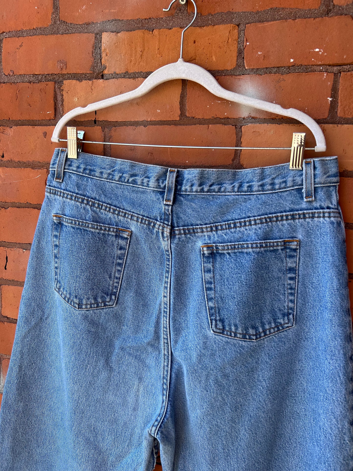 90’s Vintage Classic Light Wash Straight Leg Jeans / 38 Waist