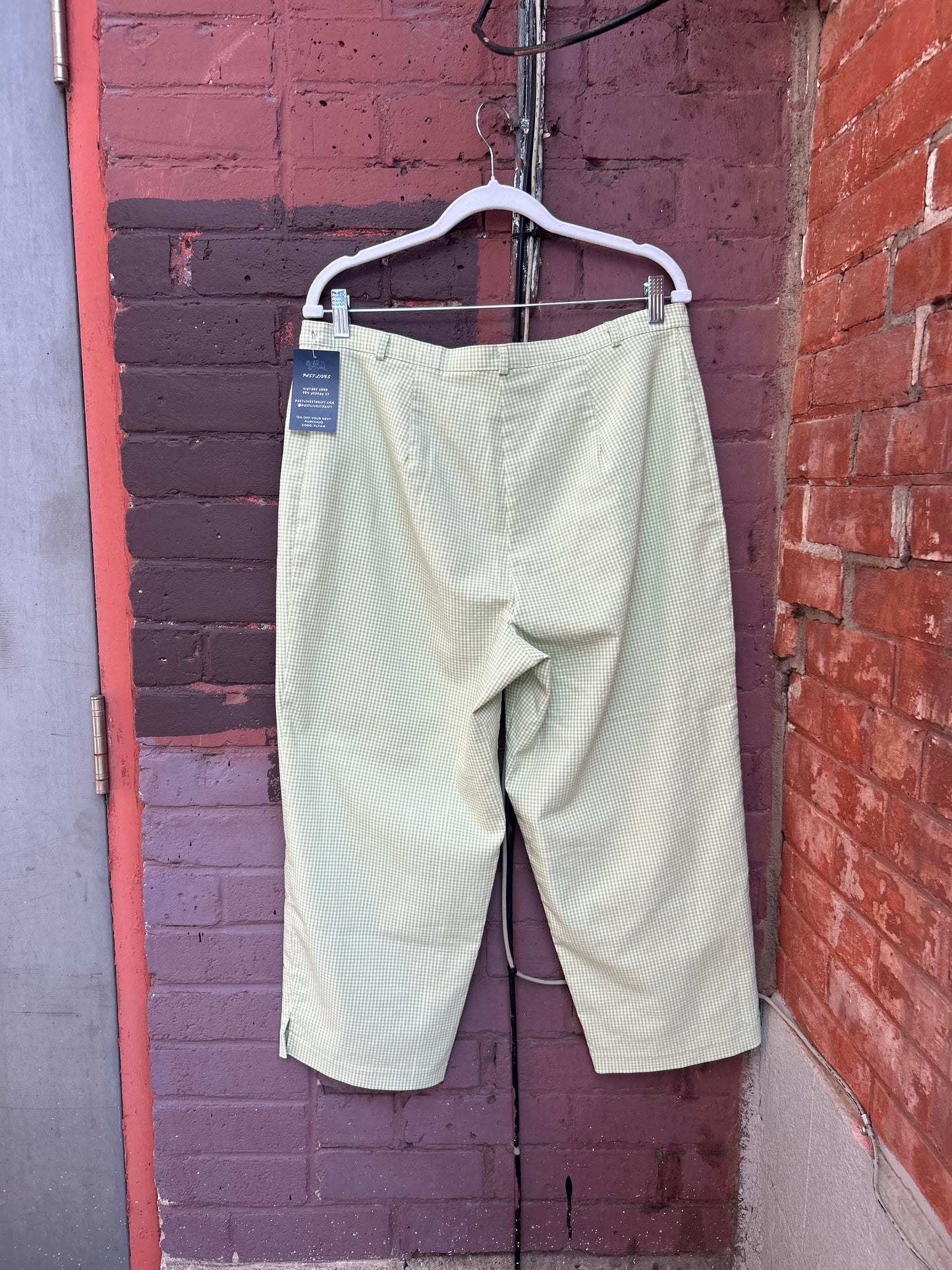 90's Vintage Green & White Gingham Capris / 38 Waist