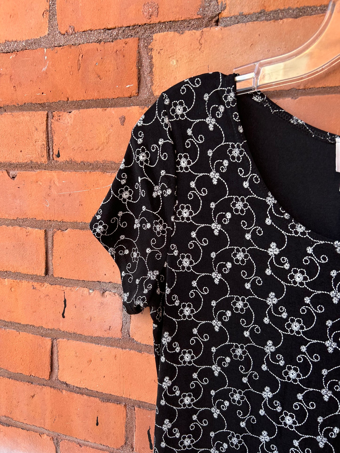 90’s Vintage Black & White Floral Slink T-shirt Dress / Size M-L