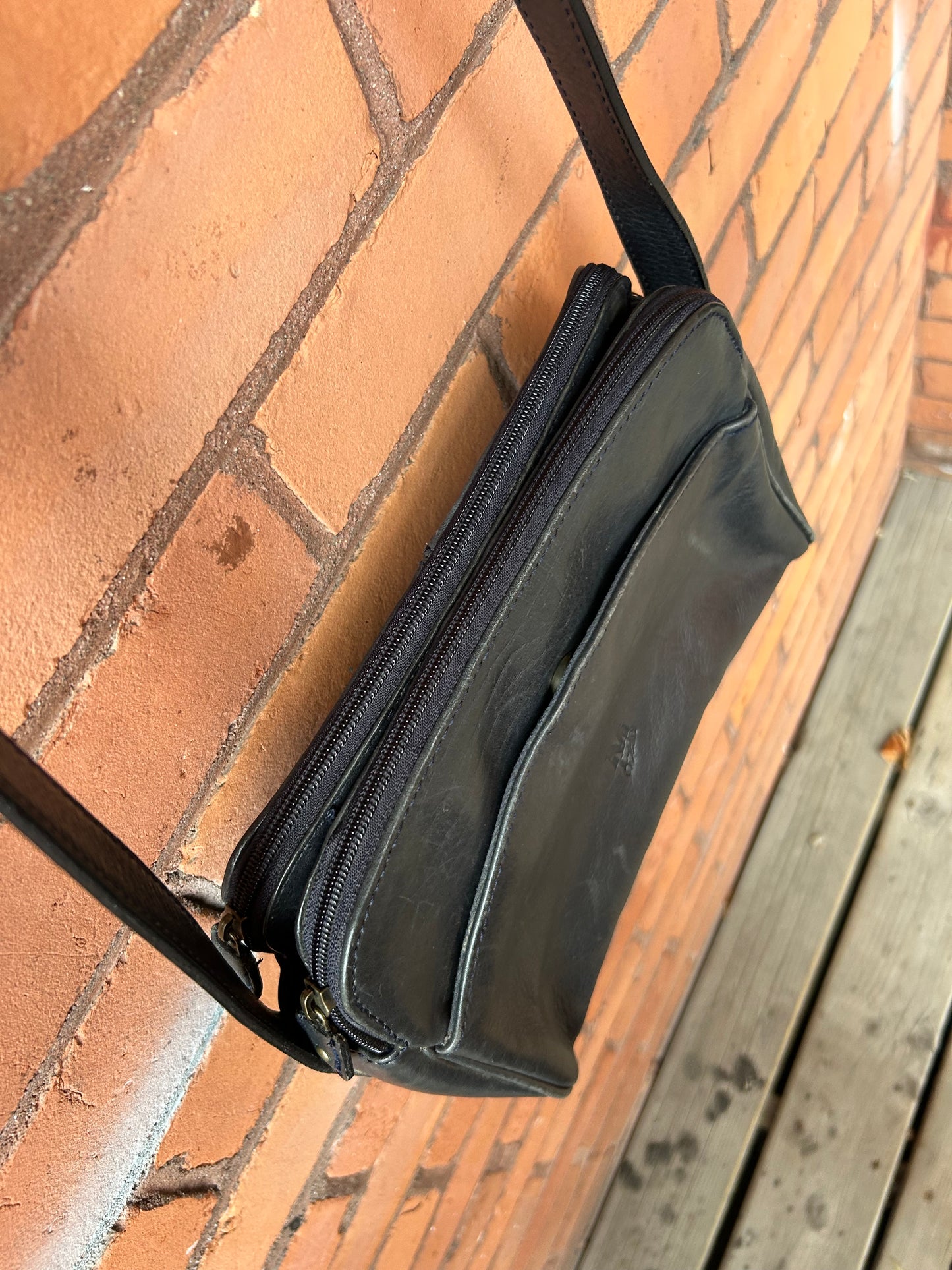 90’s Vintage Black Leather Crossbody Purse