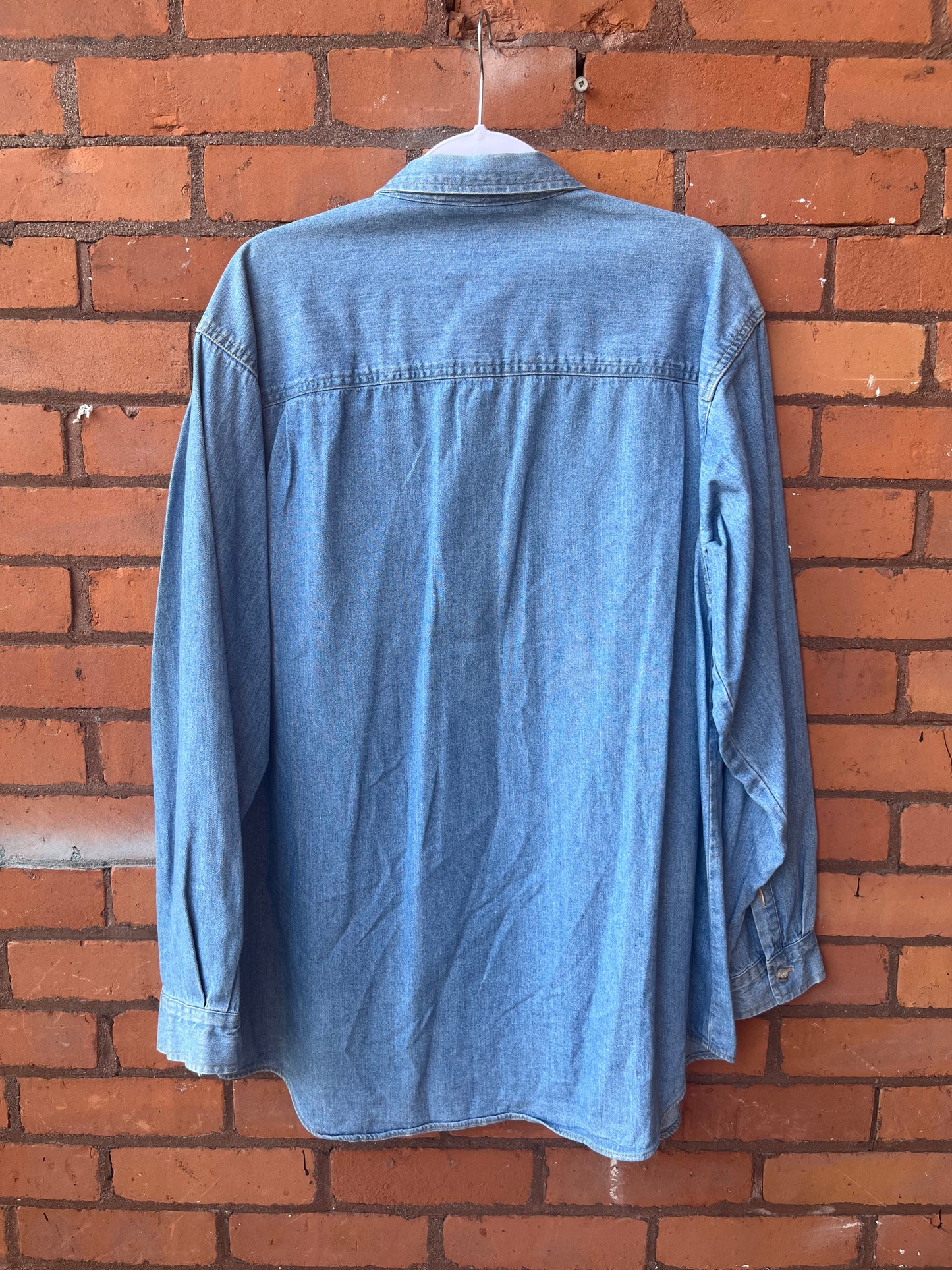 90’s Vintage Classic Light Wash Denim Button Down / Size L