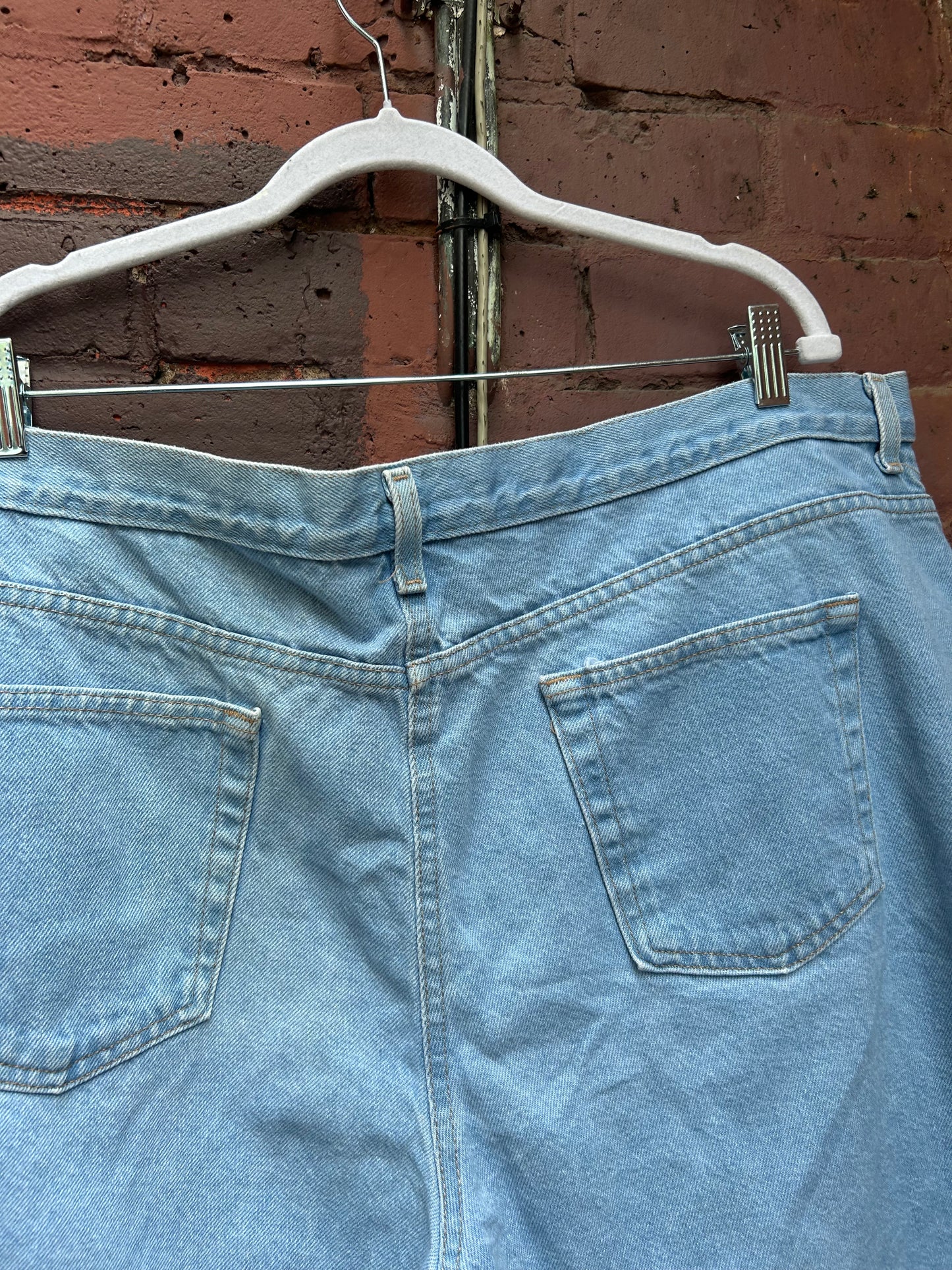 90's Vintage Light Wash Denim Shorts / 46 Waist