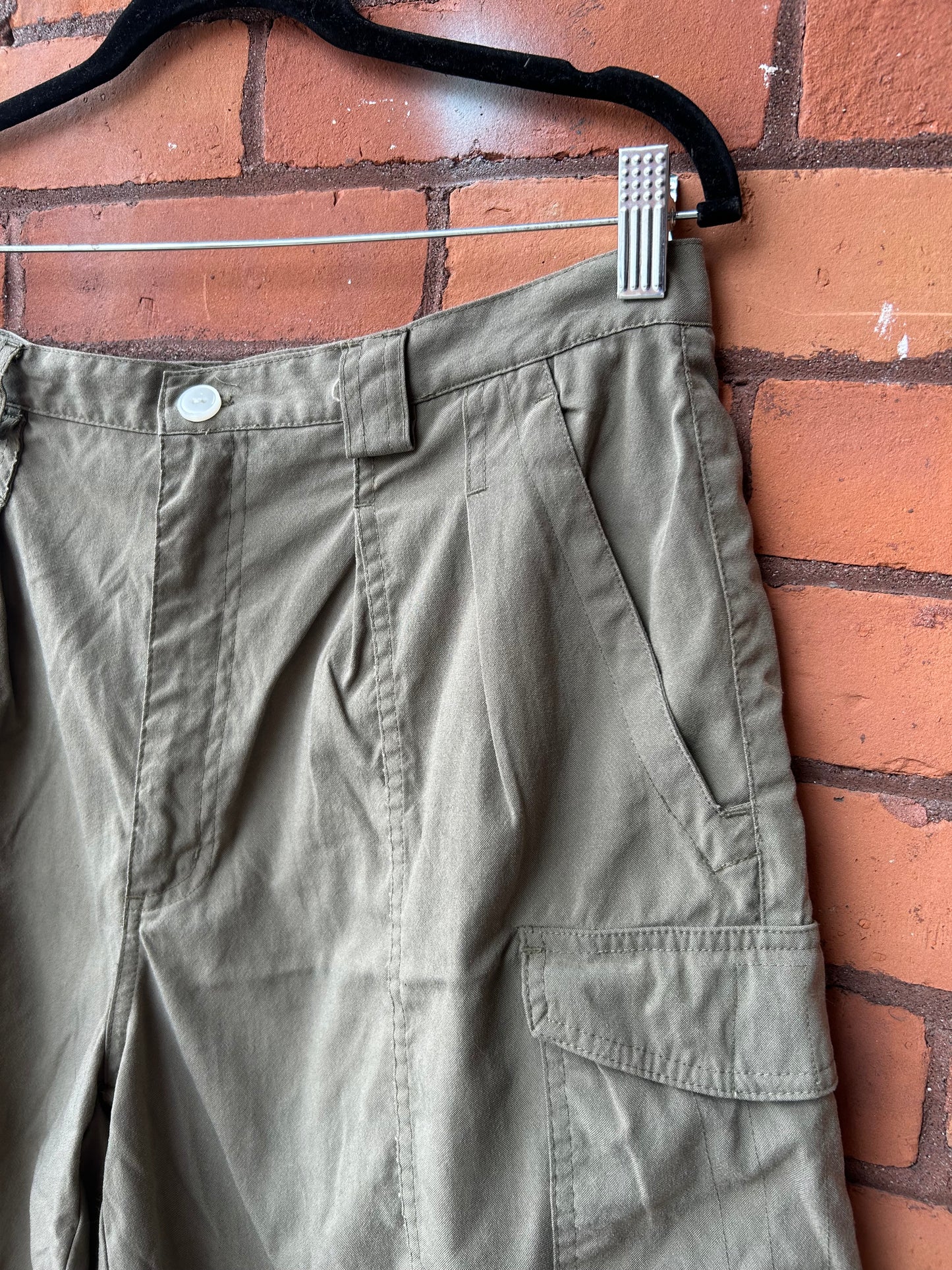 Y2K Vintage Green Pleated Cargo Shorts / 34 Waist