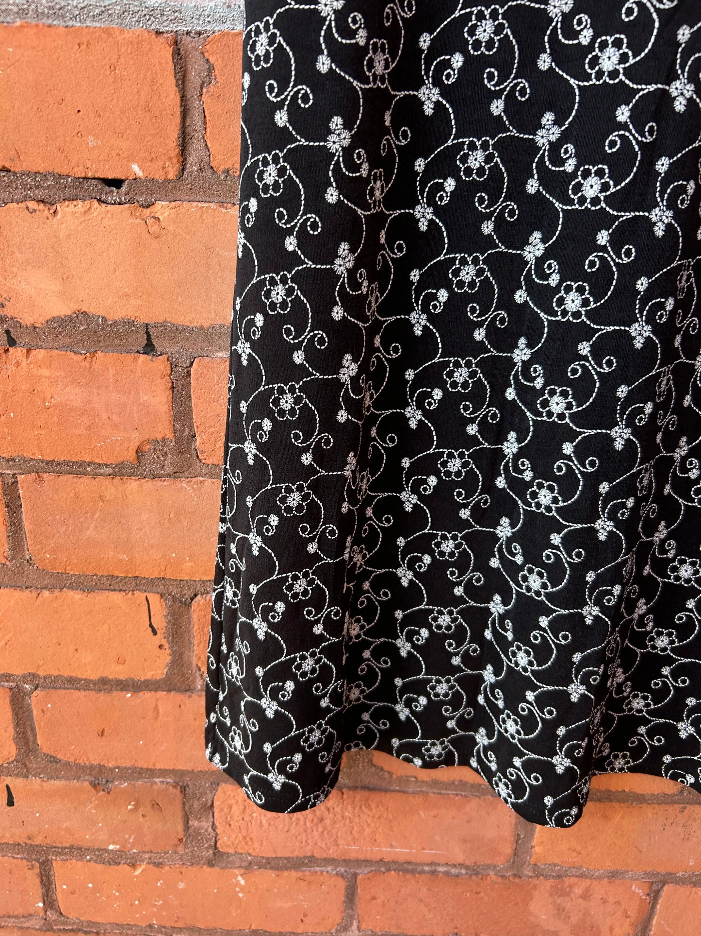 90’s Vintage Black & White Floral Slink T-shirt Dress / Size M-L