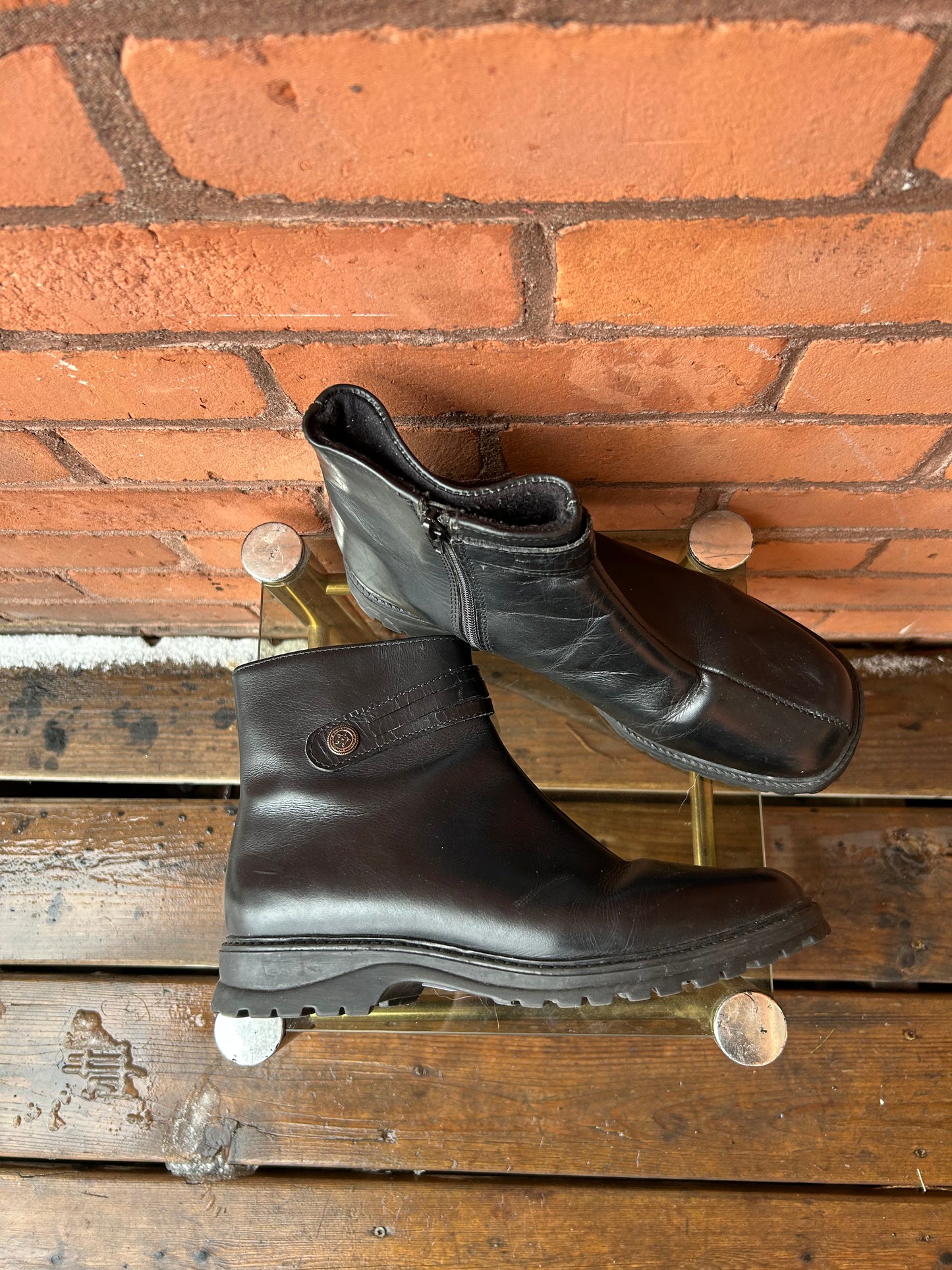 90’s Vintage Black Leather Square Toe Ankle Boots / Size 8.5