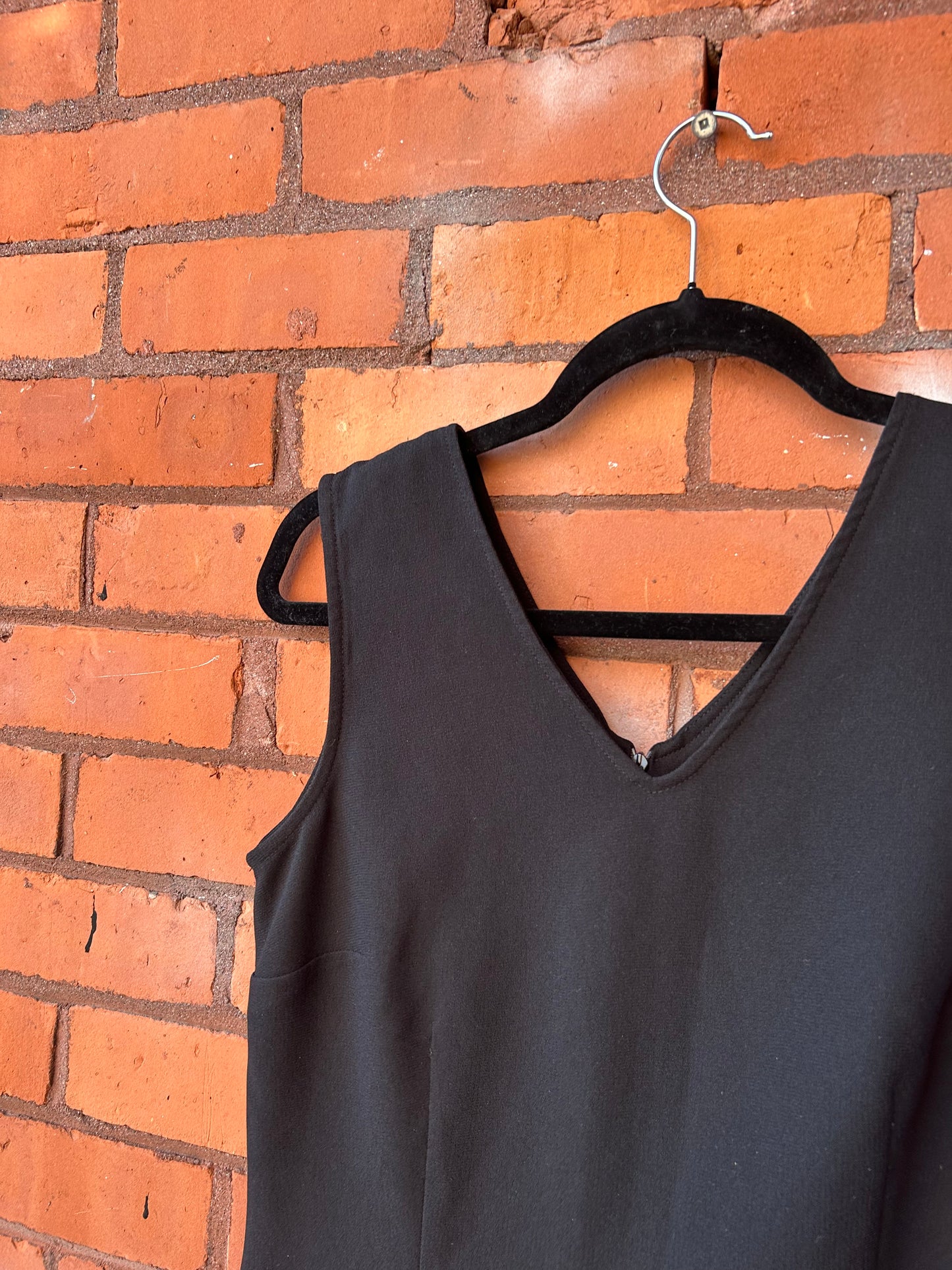 90’s Vintage Black Structured V-Neck Tank Top / Size S